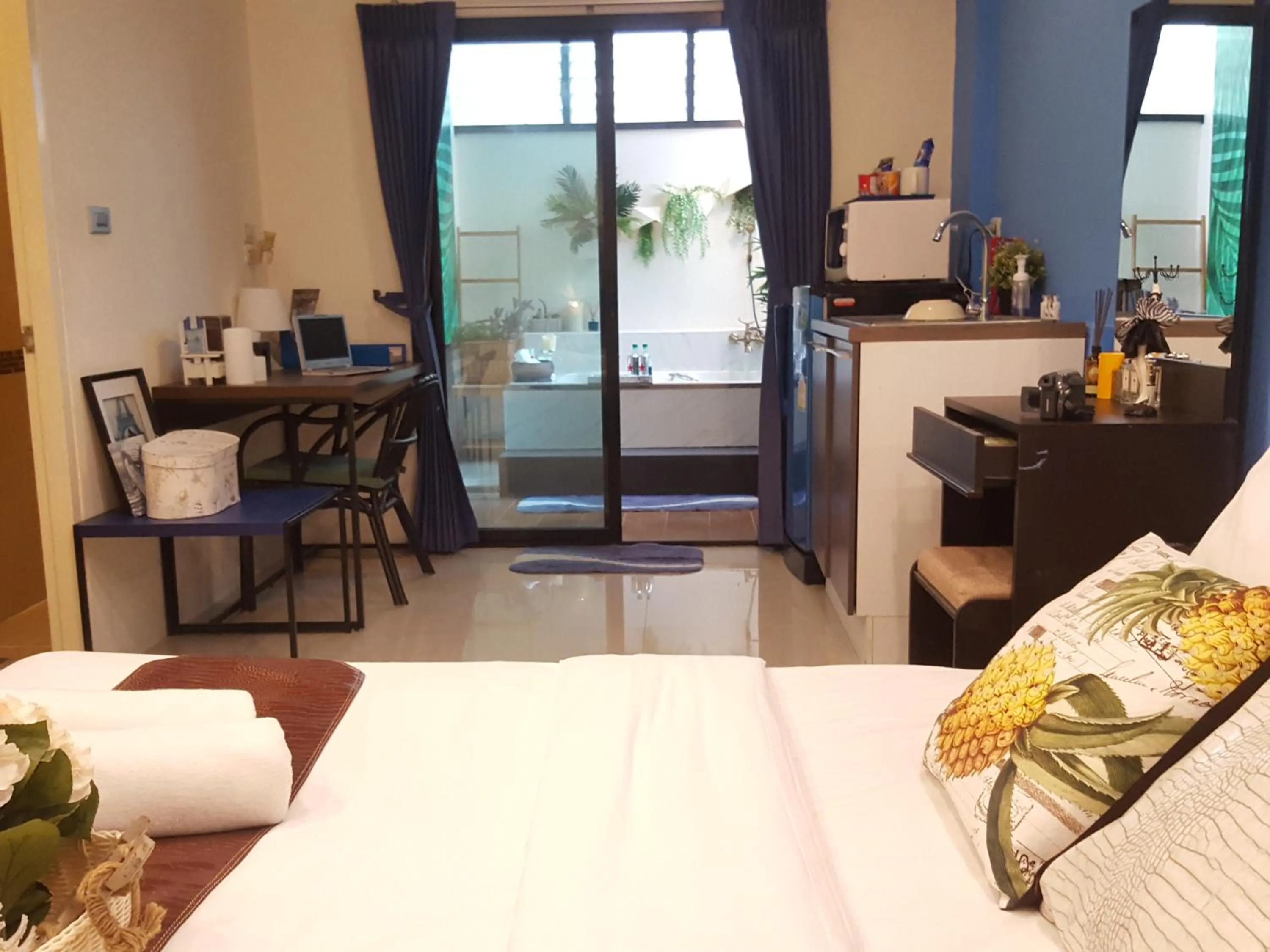 Photo of the whole room, Bed in Pace Residence Pattaya