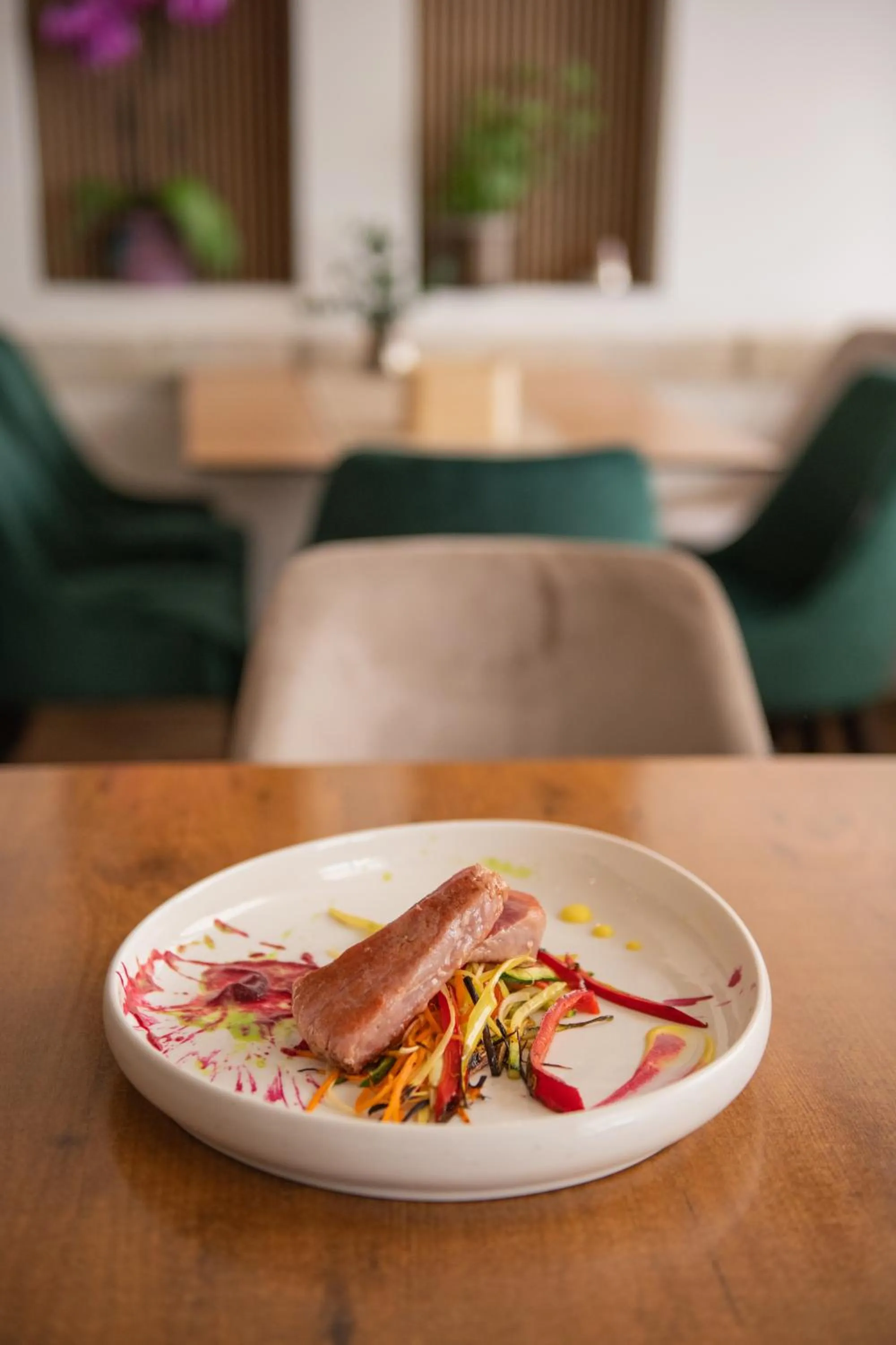 Restaurant/places to eat in Hotel Marina