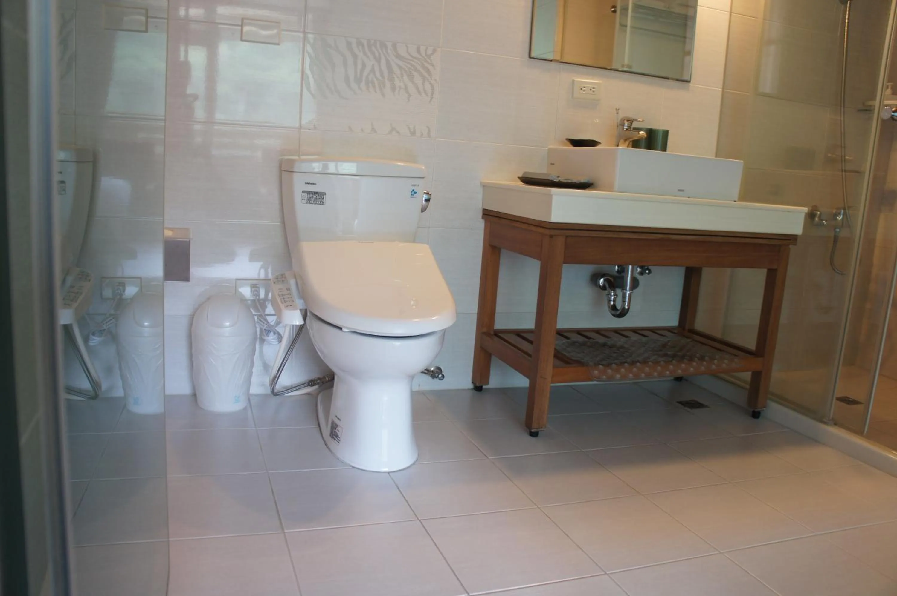 Shower in Cheng-Ping Hot Spring Inn