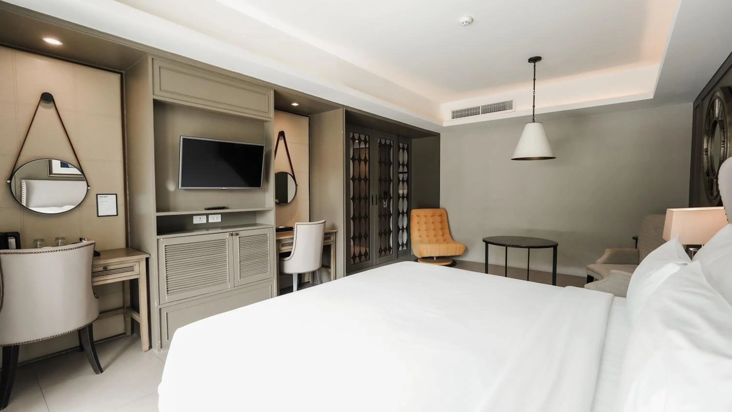 TV and multimedia, Bed in Sugar Marina Hotel CLIFFHANGER Aonang