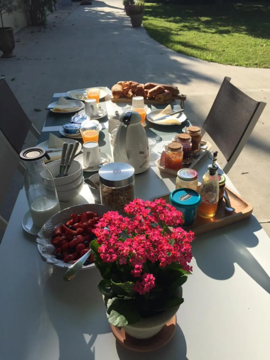 Breakfast in Mas Li Doumenge