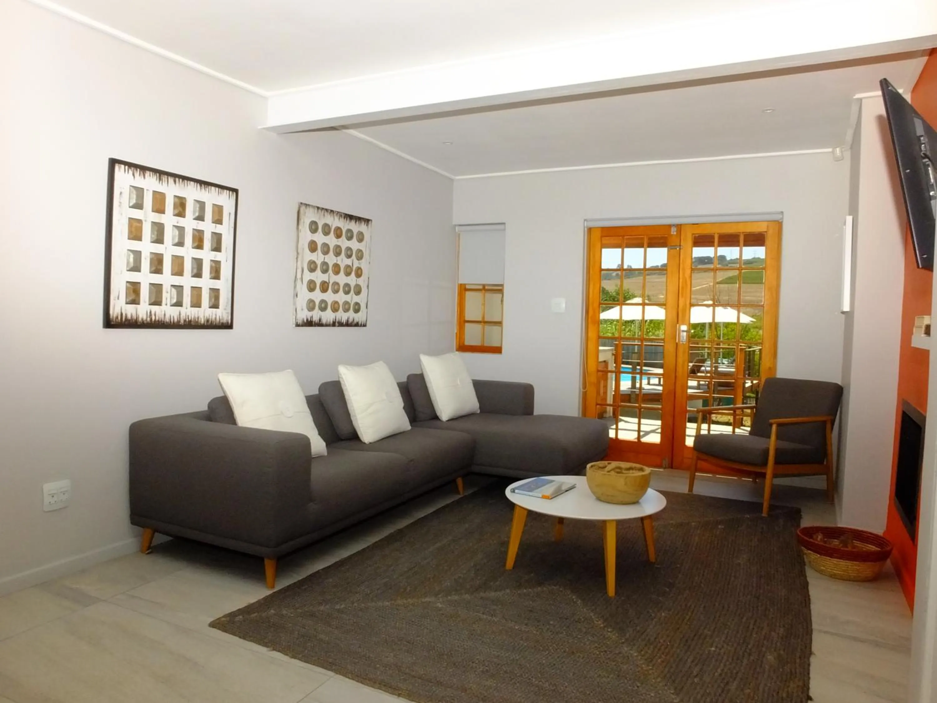 TV and multimedia in Lauradale Accommodation