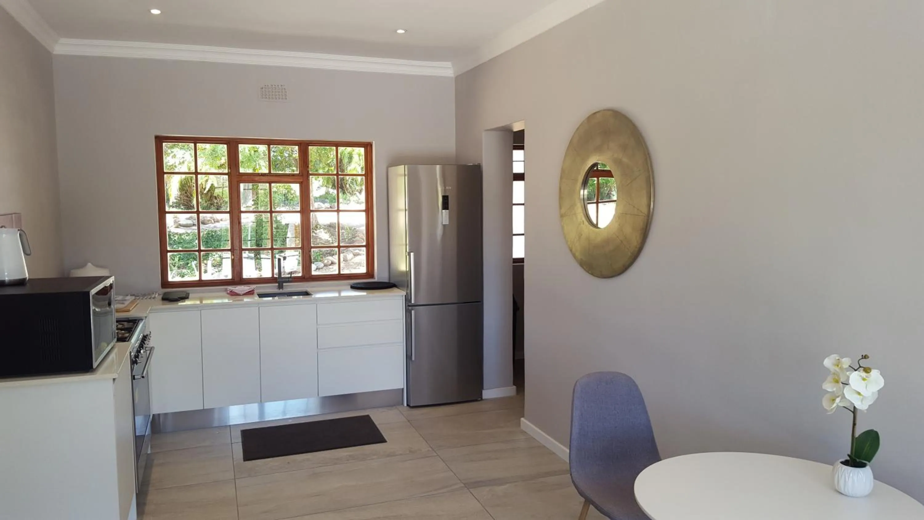 Communal kitchen in Lauradale Accommodation