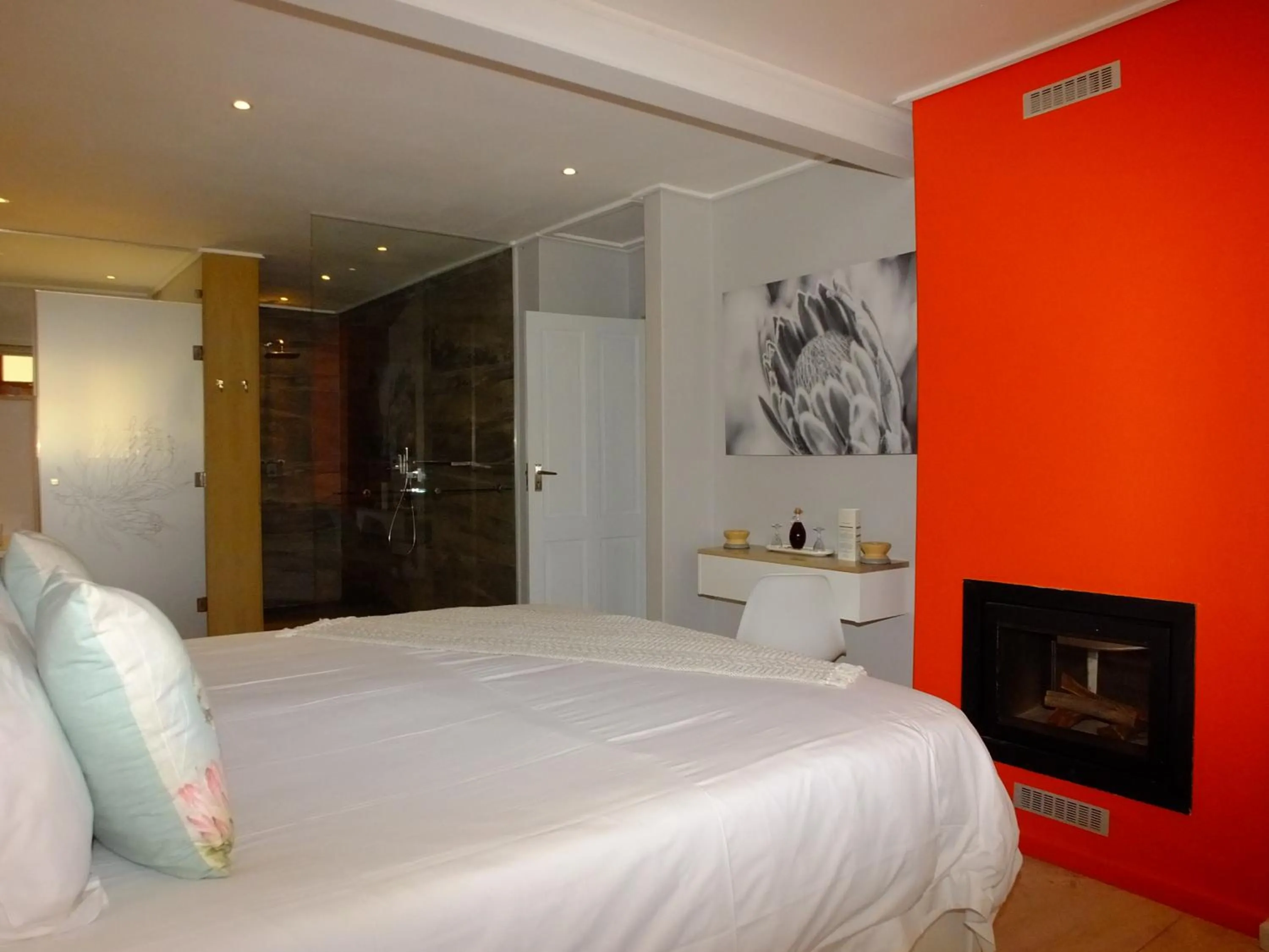 Bathroom, Bed in Lauradale Accommodation