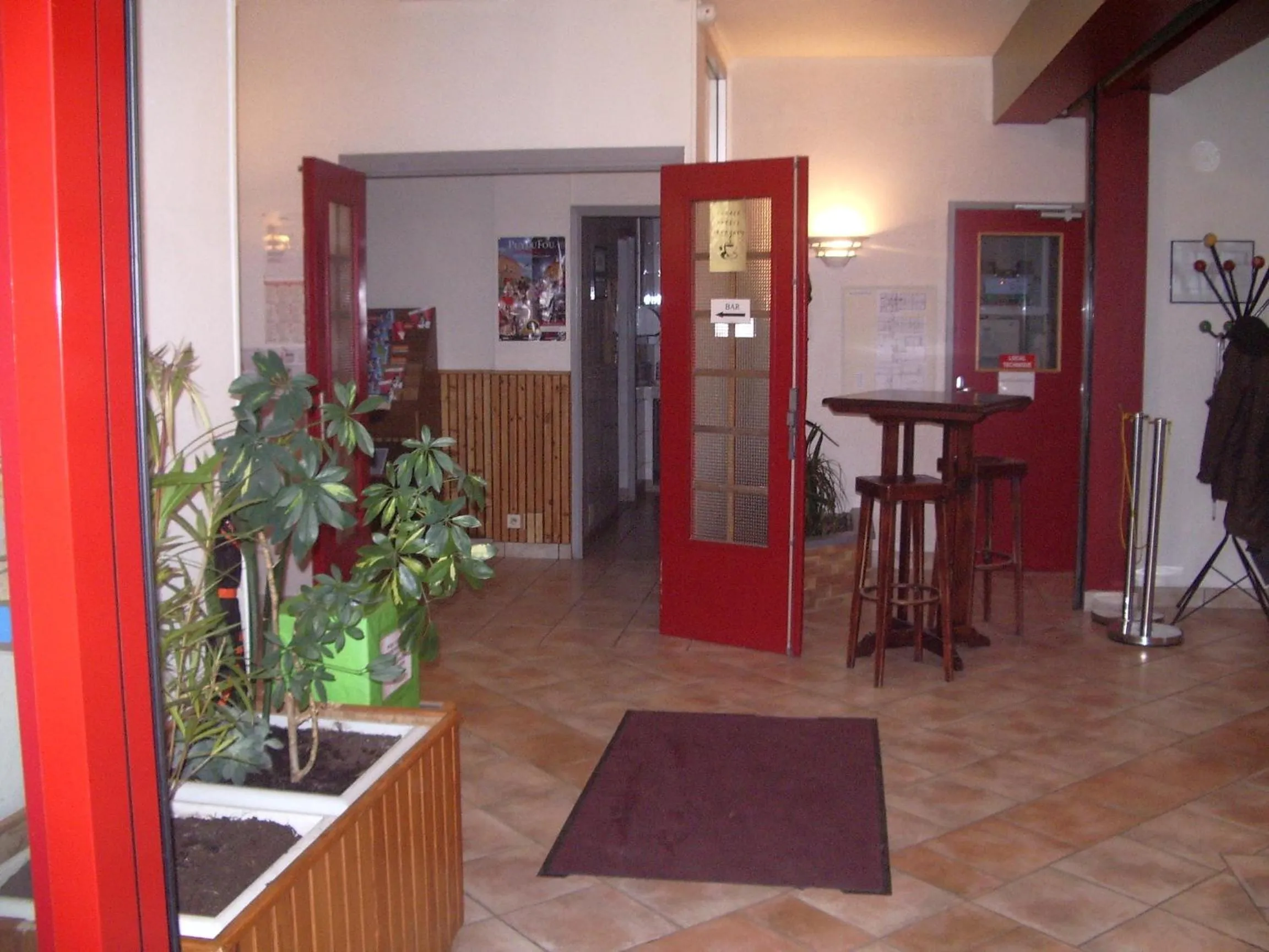 Lobby or reception in Hôtel Le Sully La Roche Sur Yon