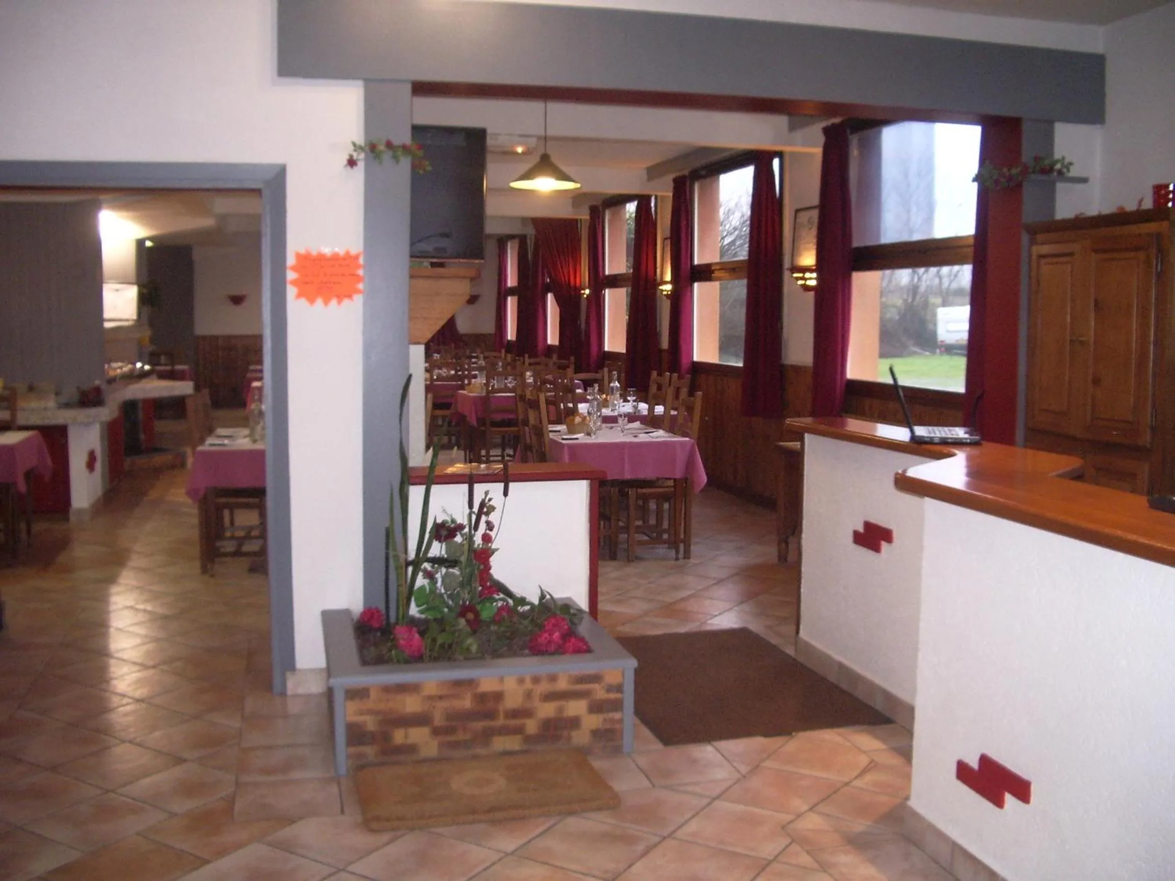 Restaurant/places to eat in Hôtel Le Sully La Roche Sur Yon