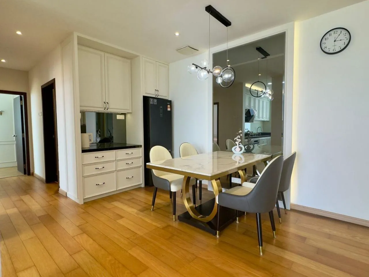 JB City Shopping Mall Apartment