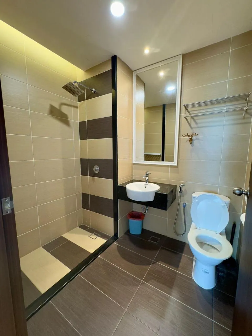 JB City Shopping Mall Apartment