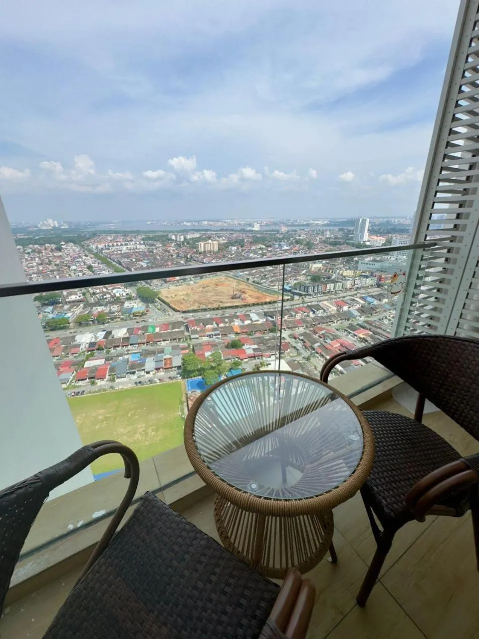 JB City Shopping Mall Apartment