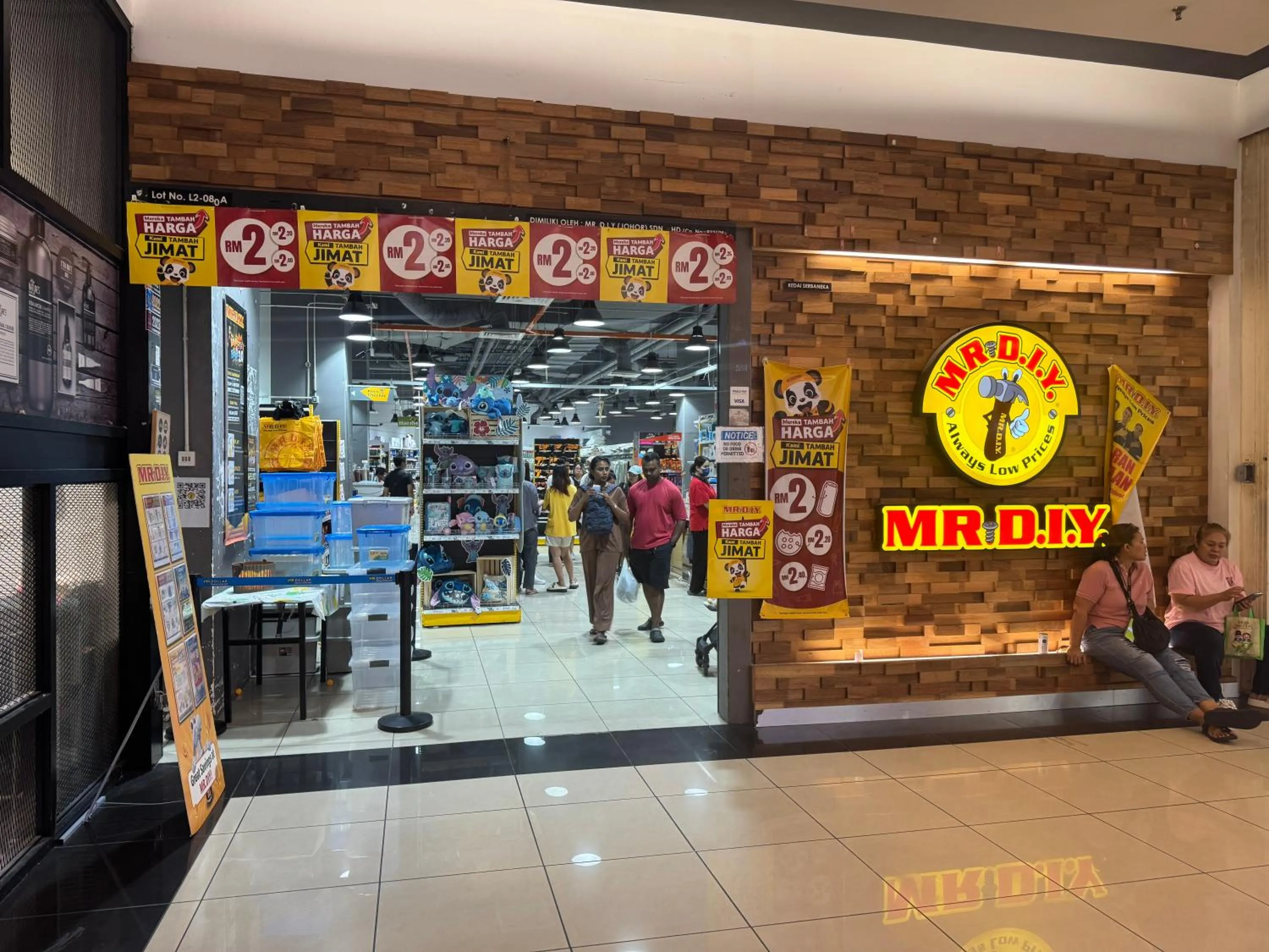 JB City Shopping Mall Apartment