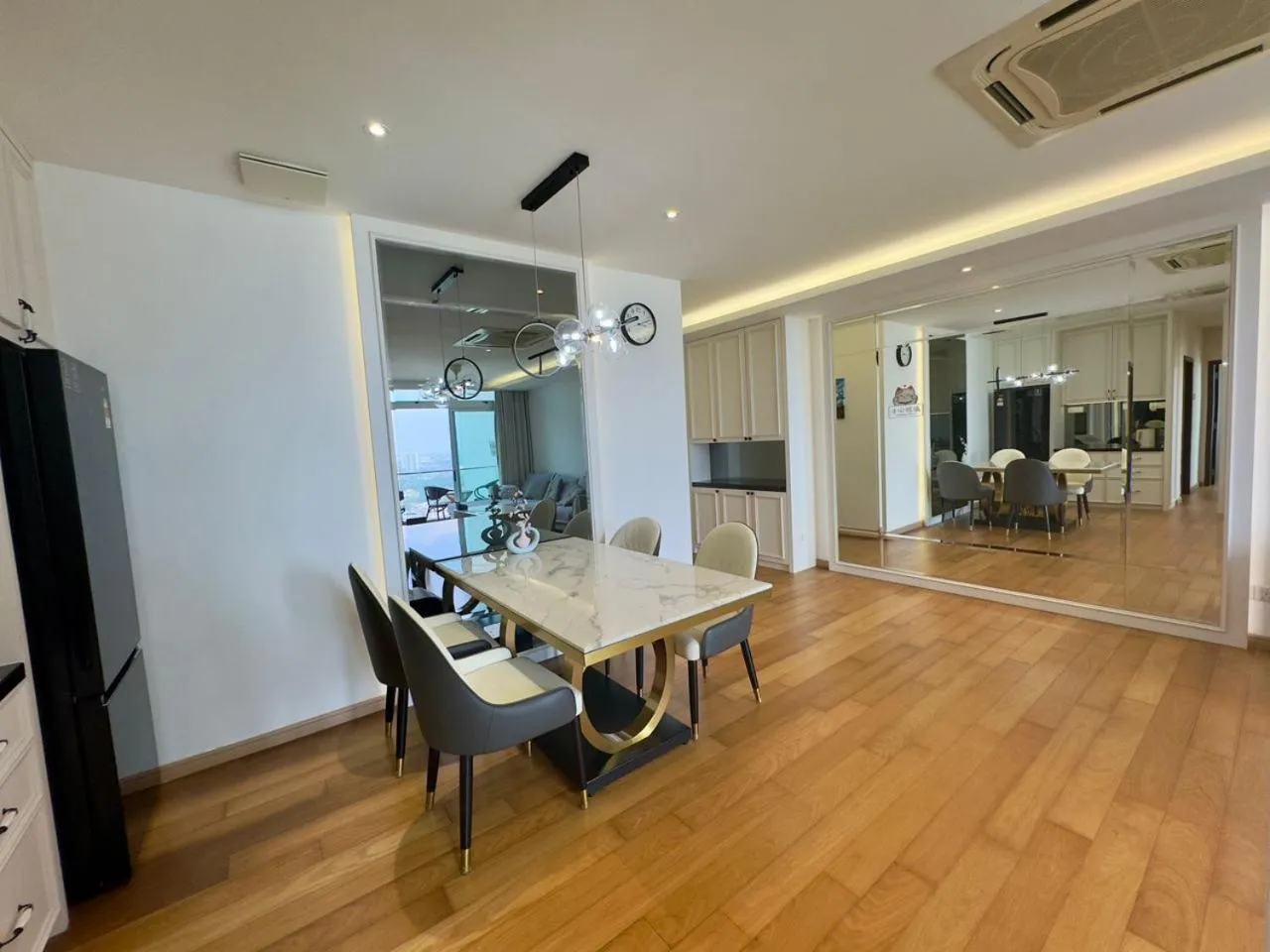 JB City Shopping Mall Apartment