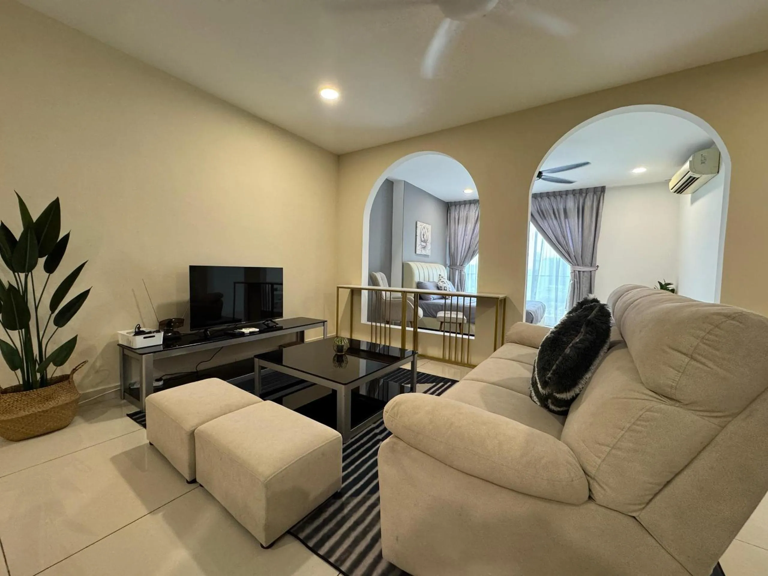 JB City Shopping Mall Apartment