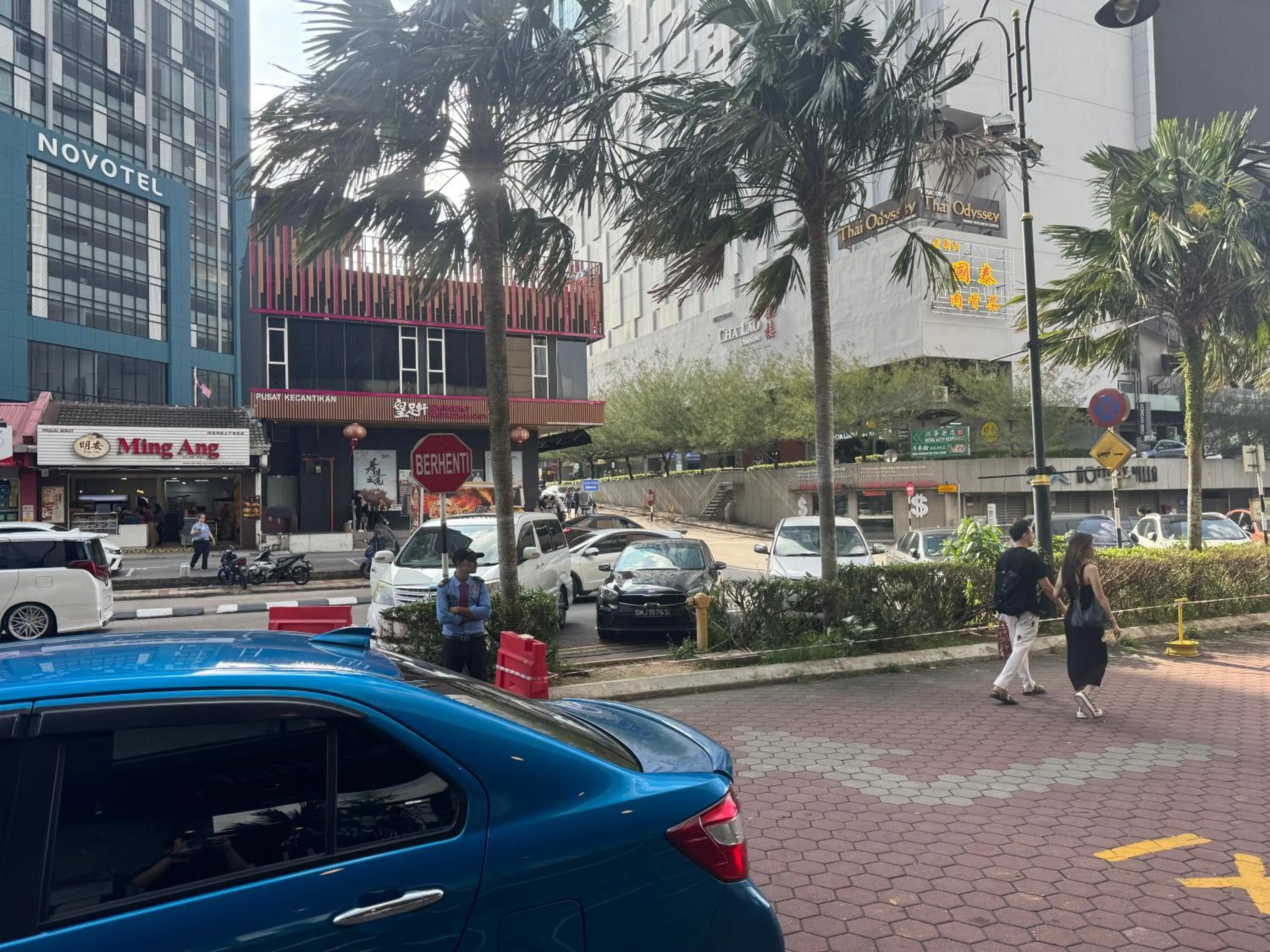 JB City Shopping Mall Apartment
