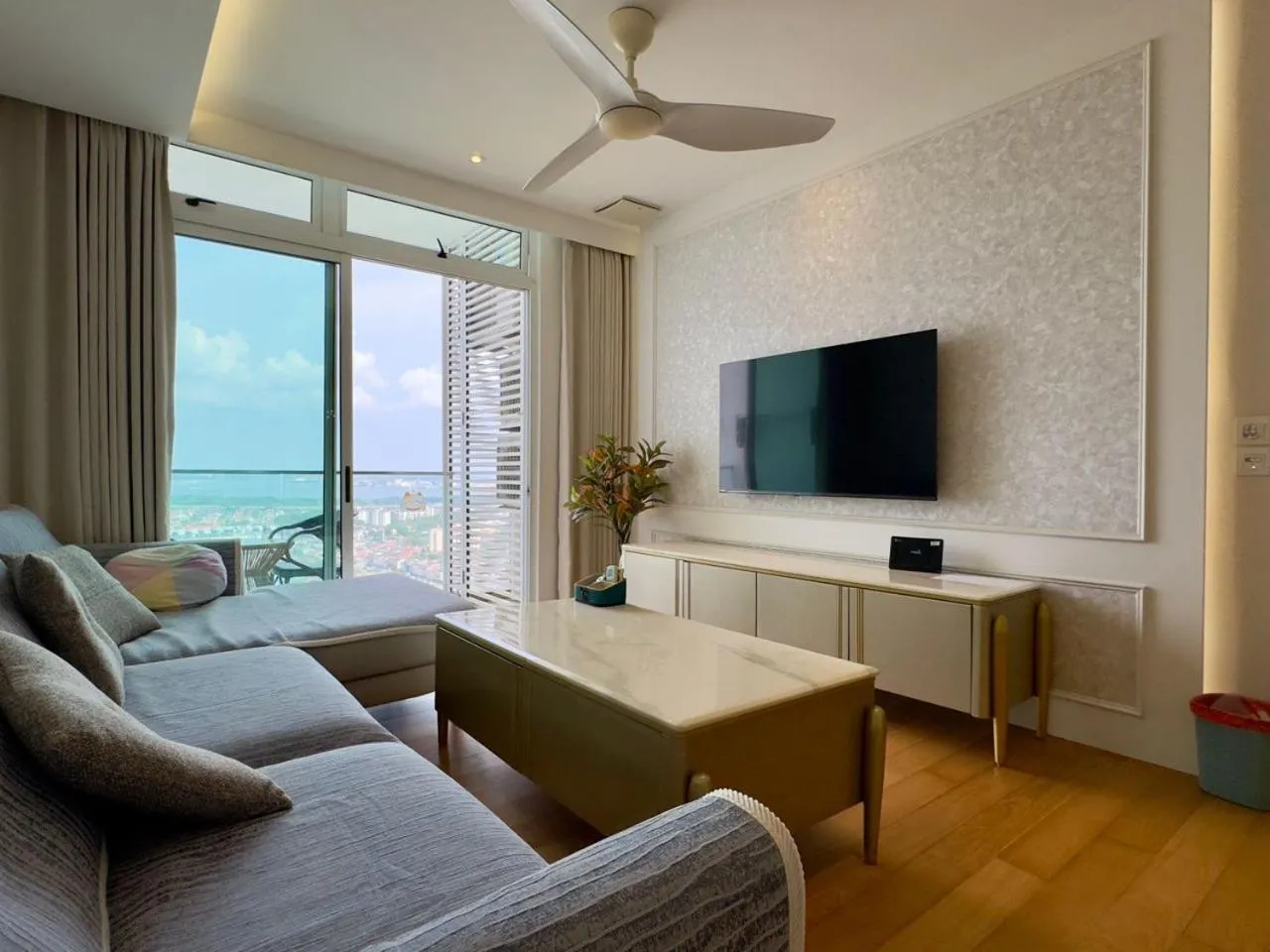 JB City Shopping Mall Apartment