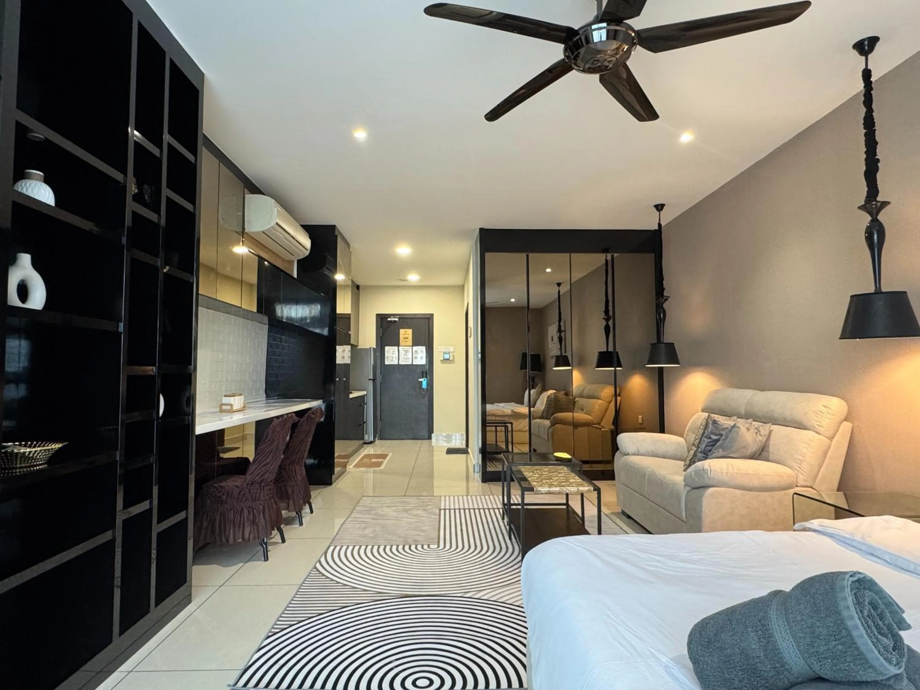 Bed in JB City Shopping Mall Apartment