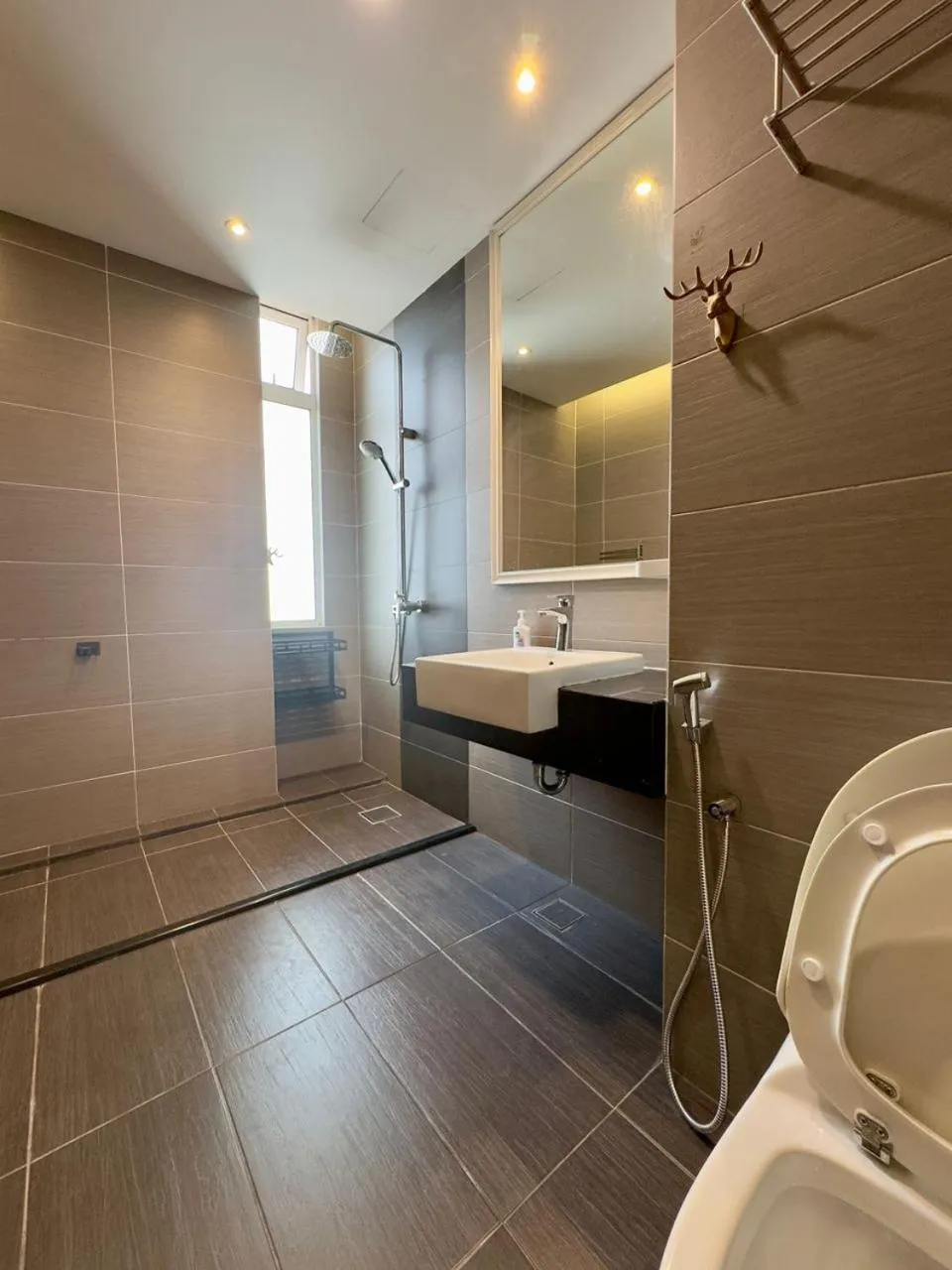 JB City Shopping Mall Apartment