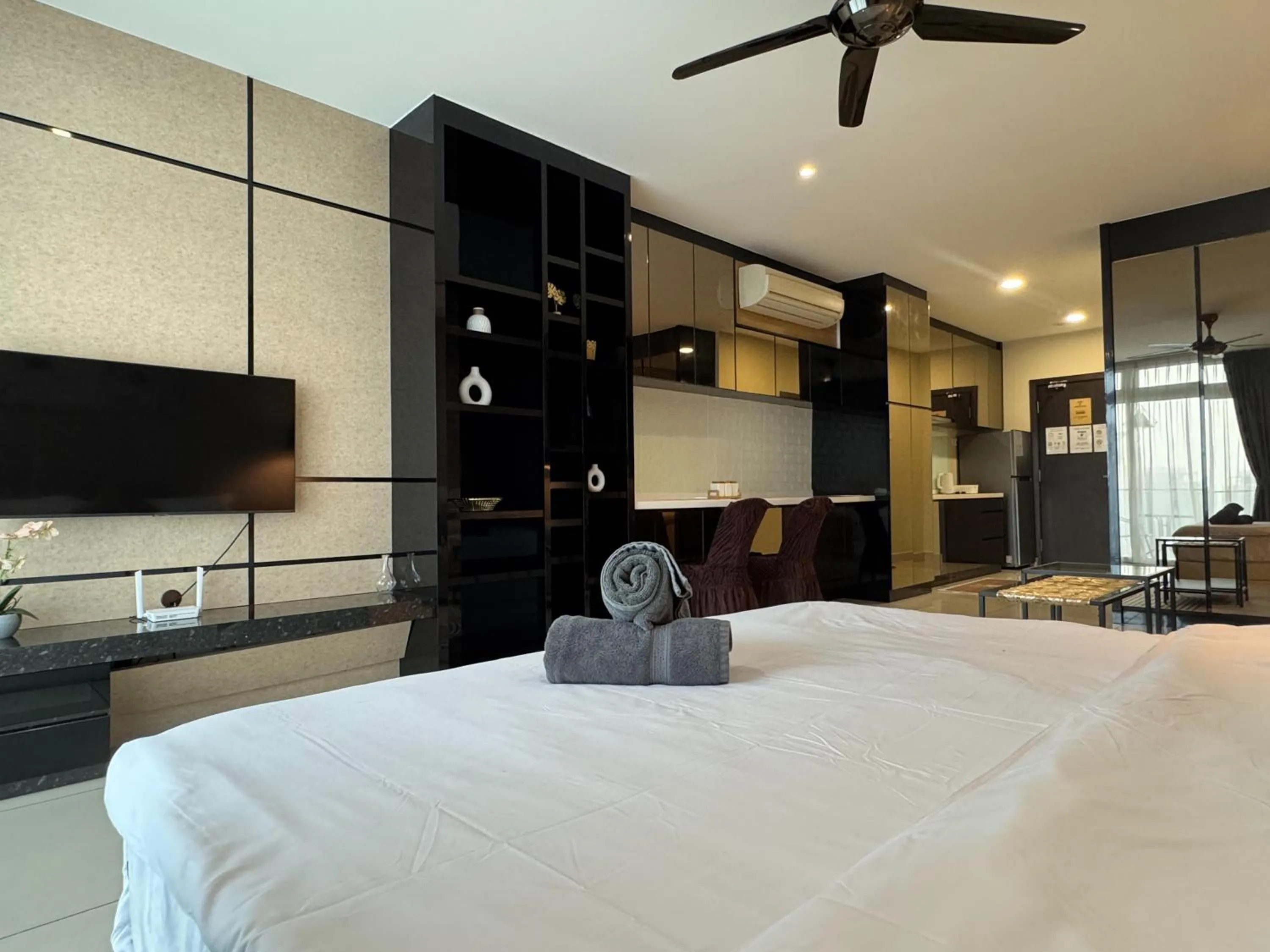 Bed in JB City Shopping Mall Apartment