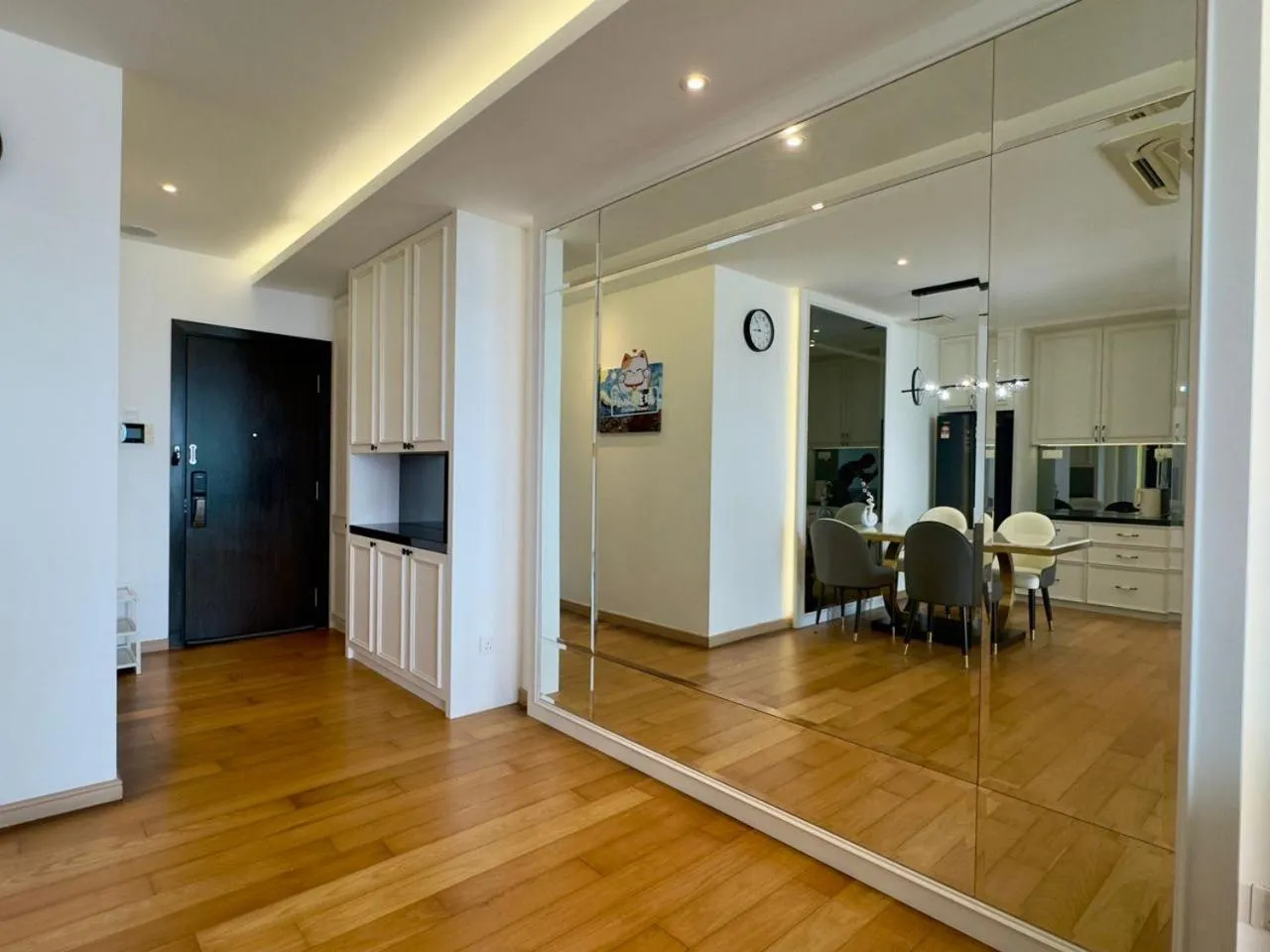 JB City Shopping Mall Apartment