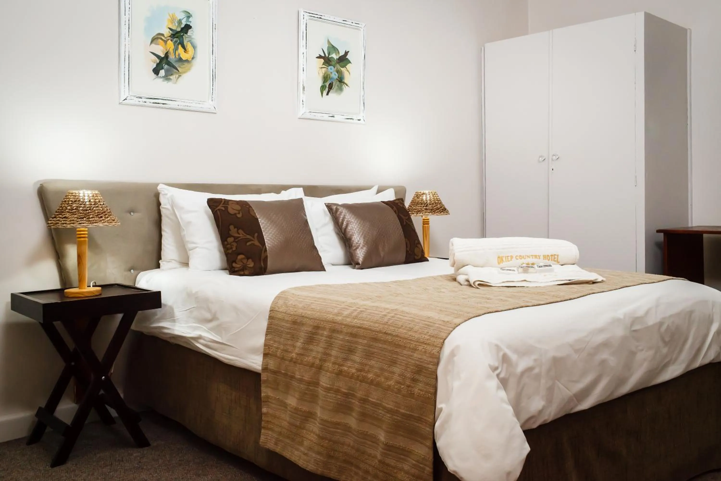 Bed in Okiep Country Hotel