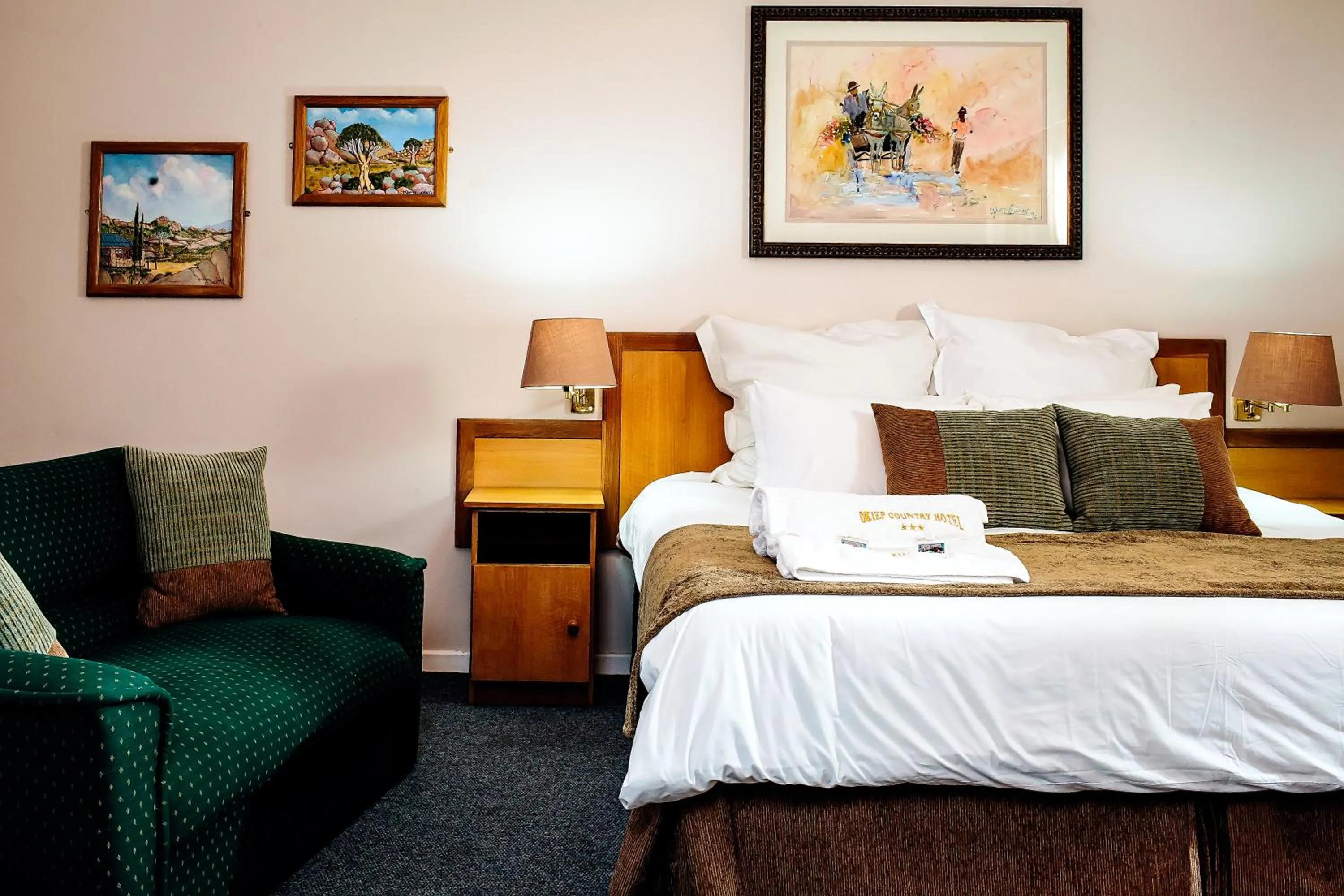 Bed in Okiep Country Hotel