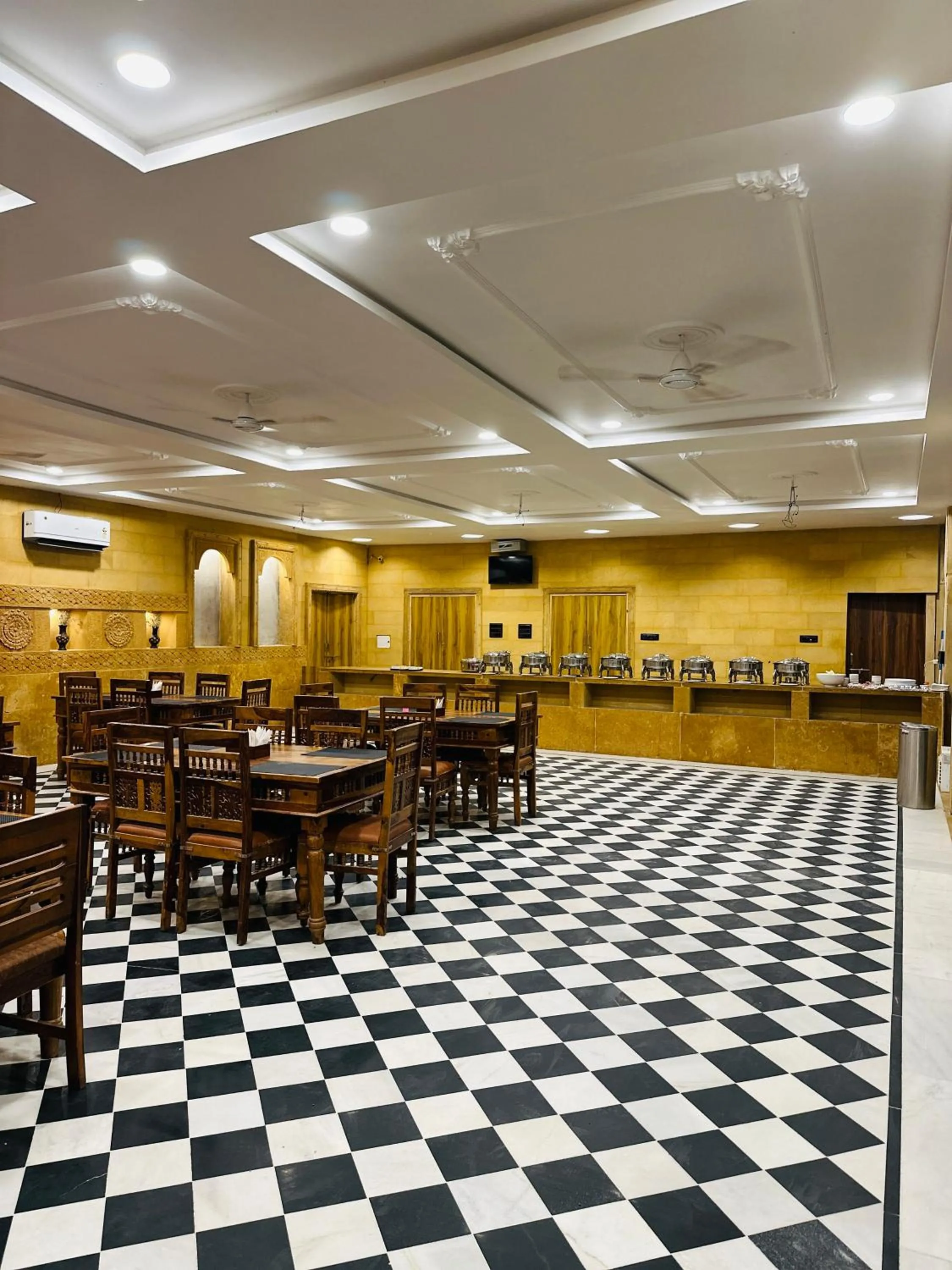 Restaurant/places to eat in Heritage Juma Resort with swimming pool