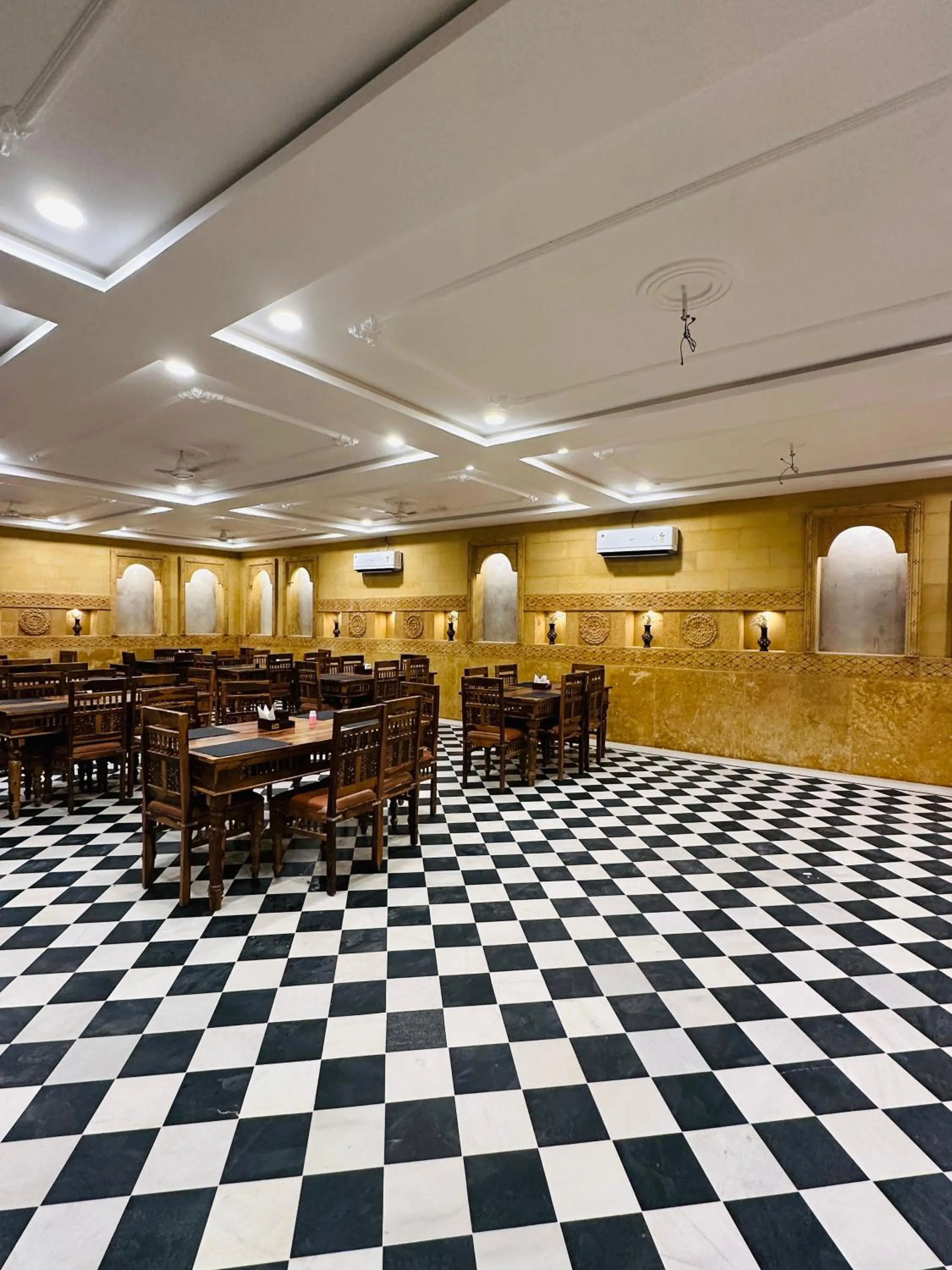 Restaurant/places to eat in Heritage Juma Resort with swimming pool