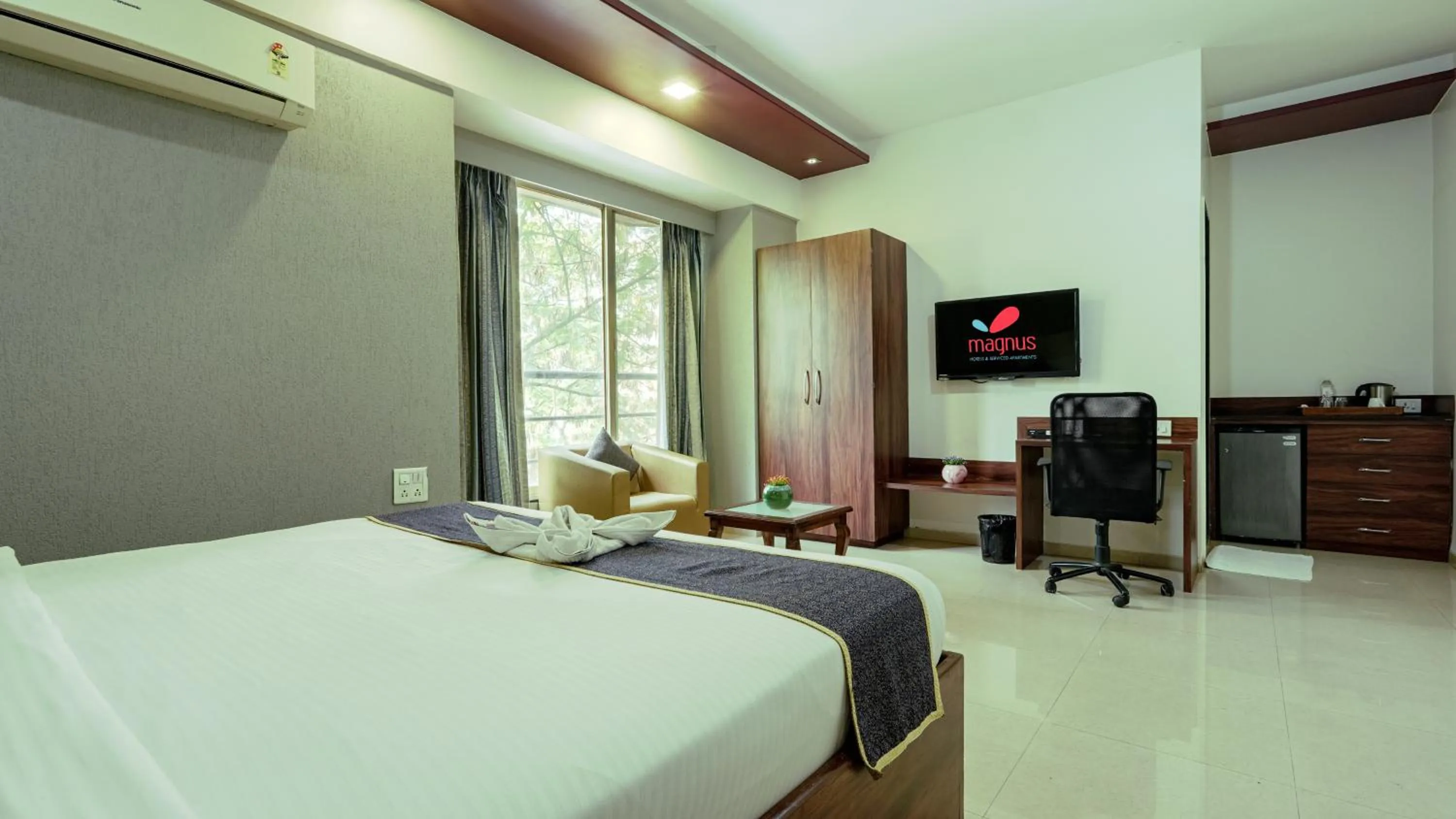 Bed in Magnus Vosiv Suites Kalyani Nagar