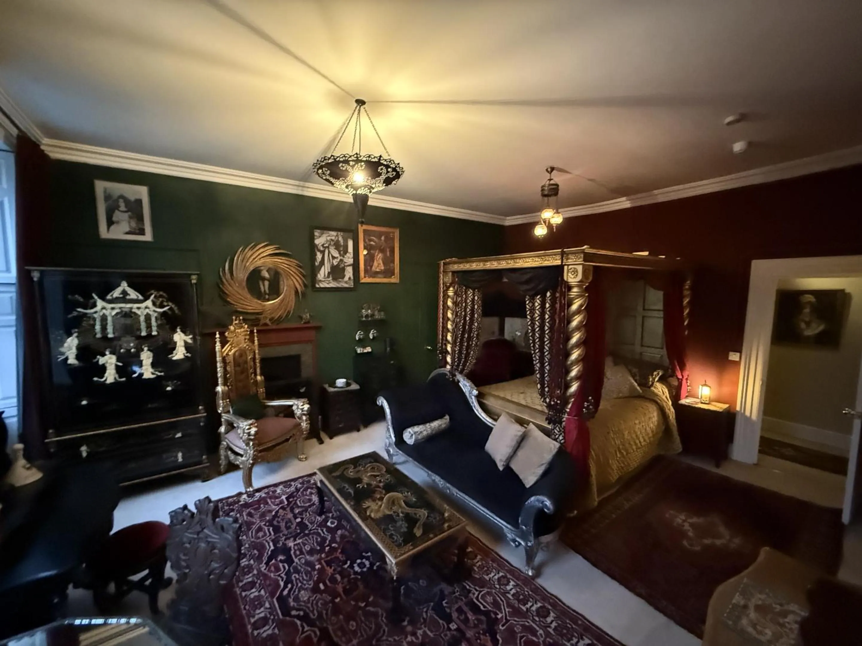 Bedroom in The Covenstead