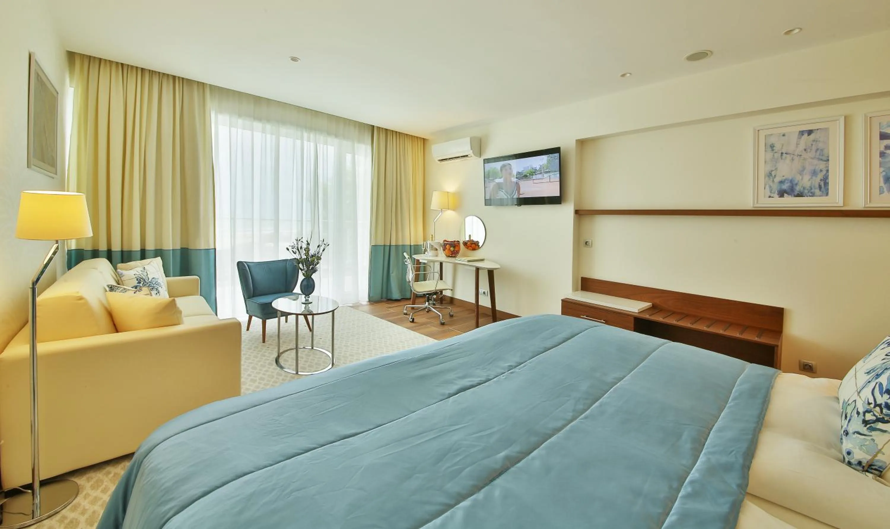 Photo of the whole room, Bed in Maritim Hotel Paradise Blue