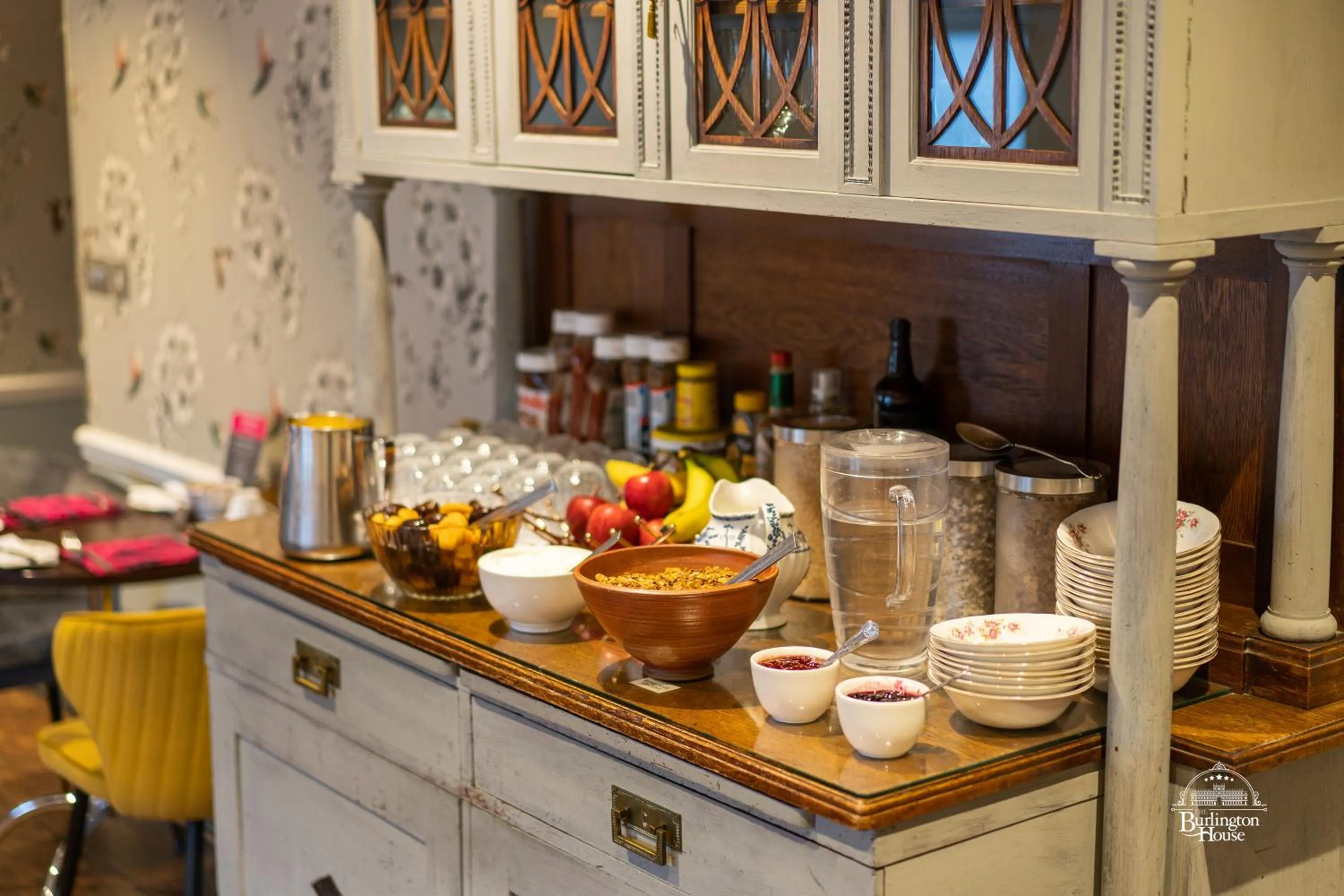 Breakfast in Burlington House Boutique