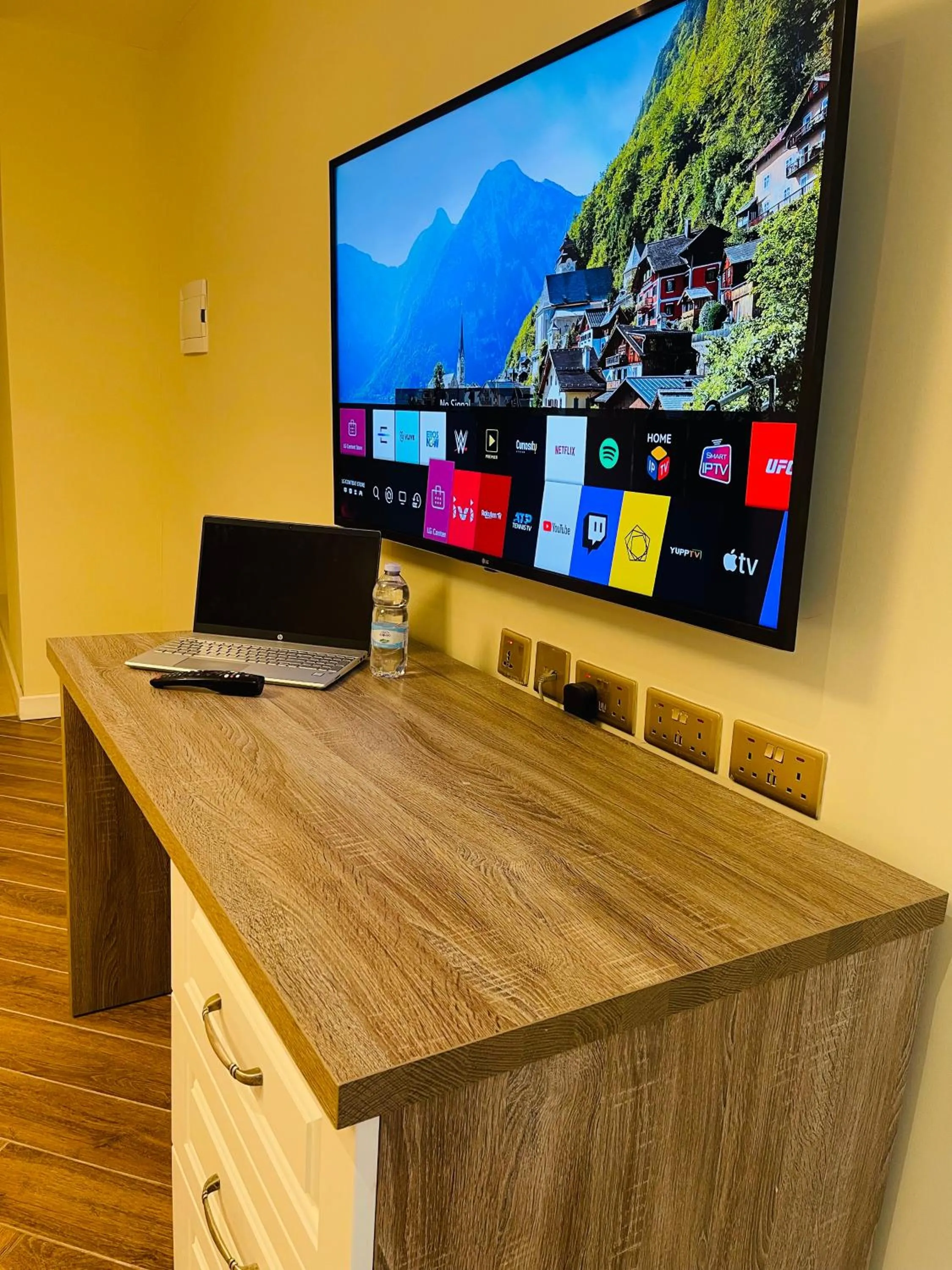 TV and multimedia in The Red Farm Relais & Spa