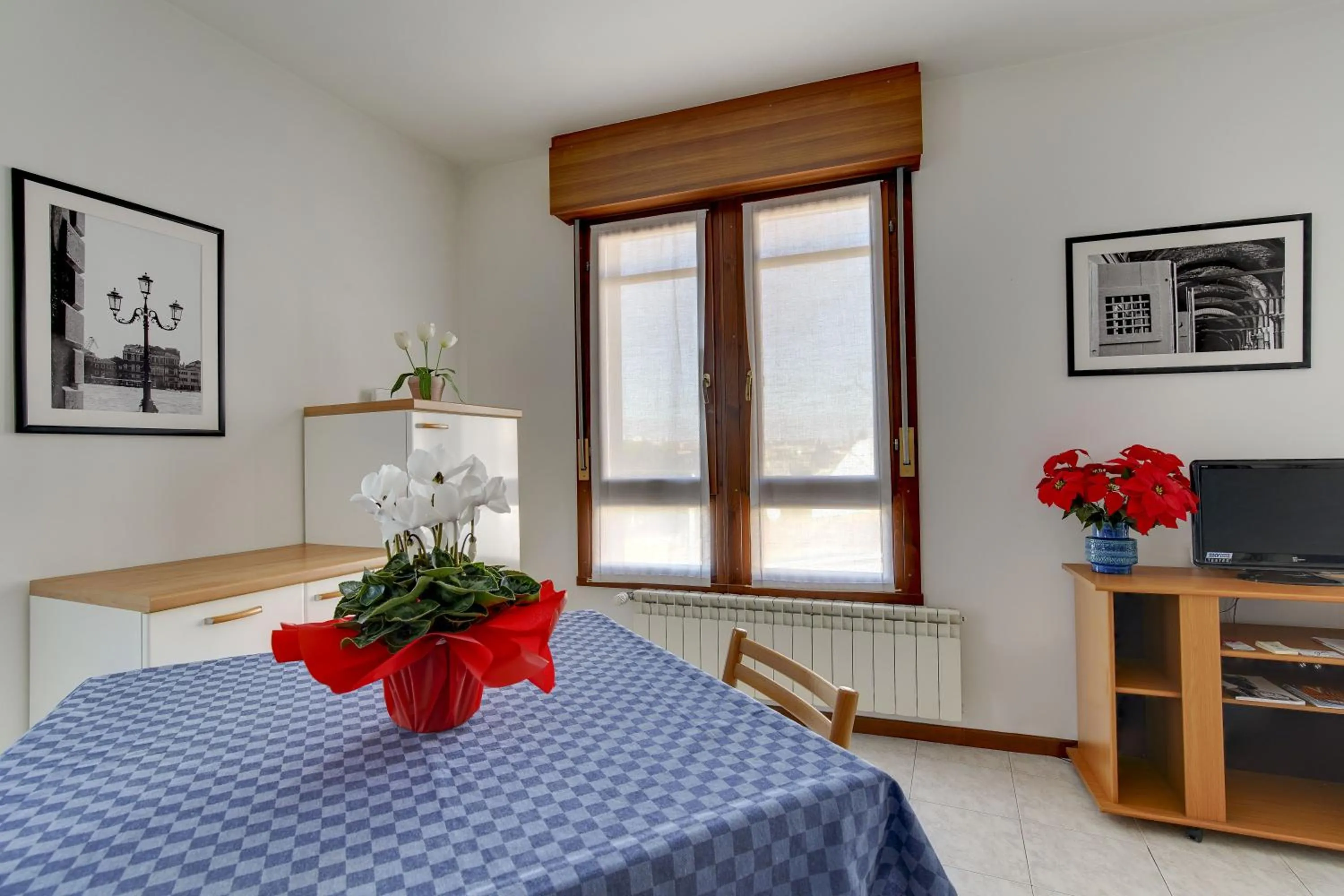 Dining area, Bed in House Boè