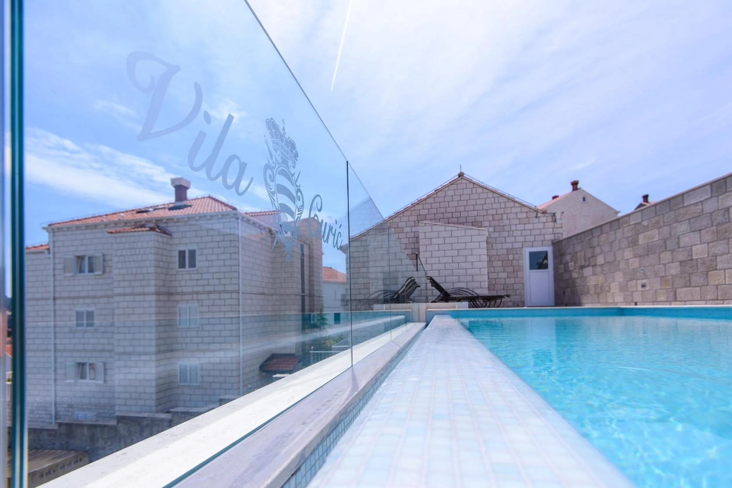 Swimming pool in Vila Curic