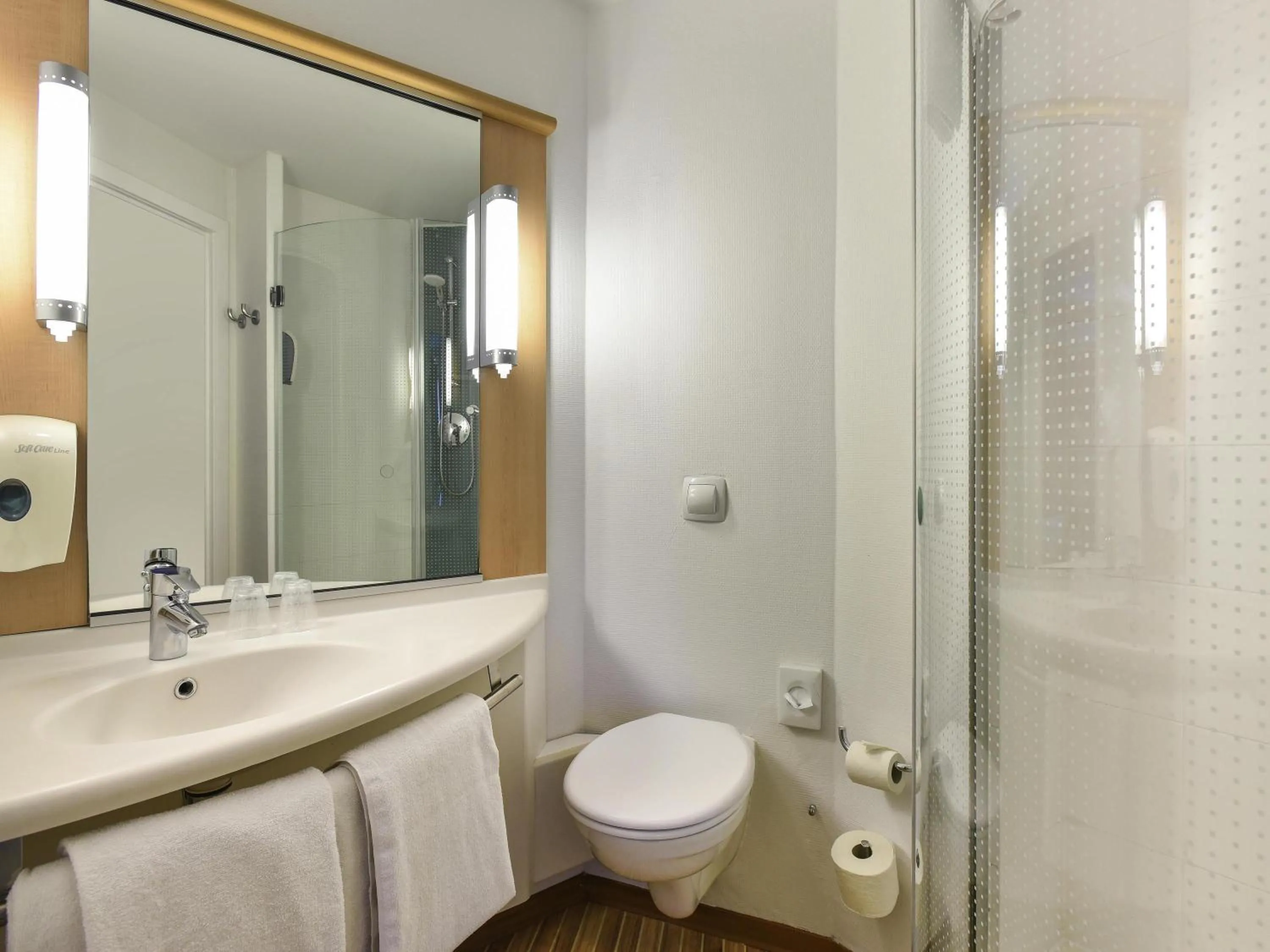 Bedroom in ibis Kortrijk Centrum