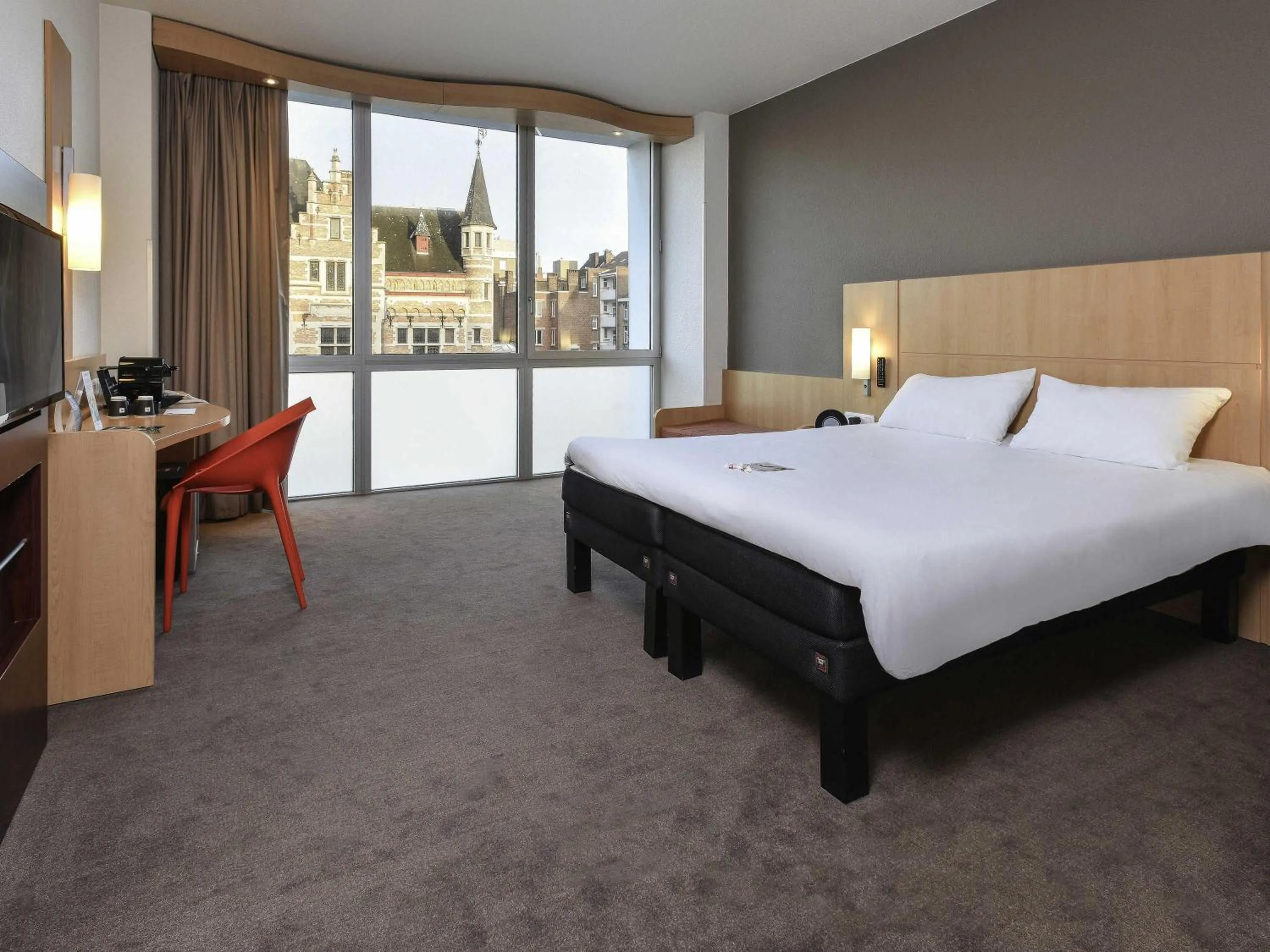 Bedroom, Bed in ibis Kortrijk Centrum