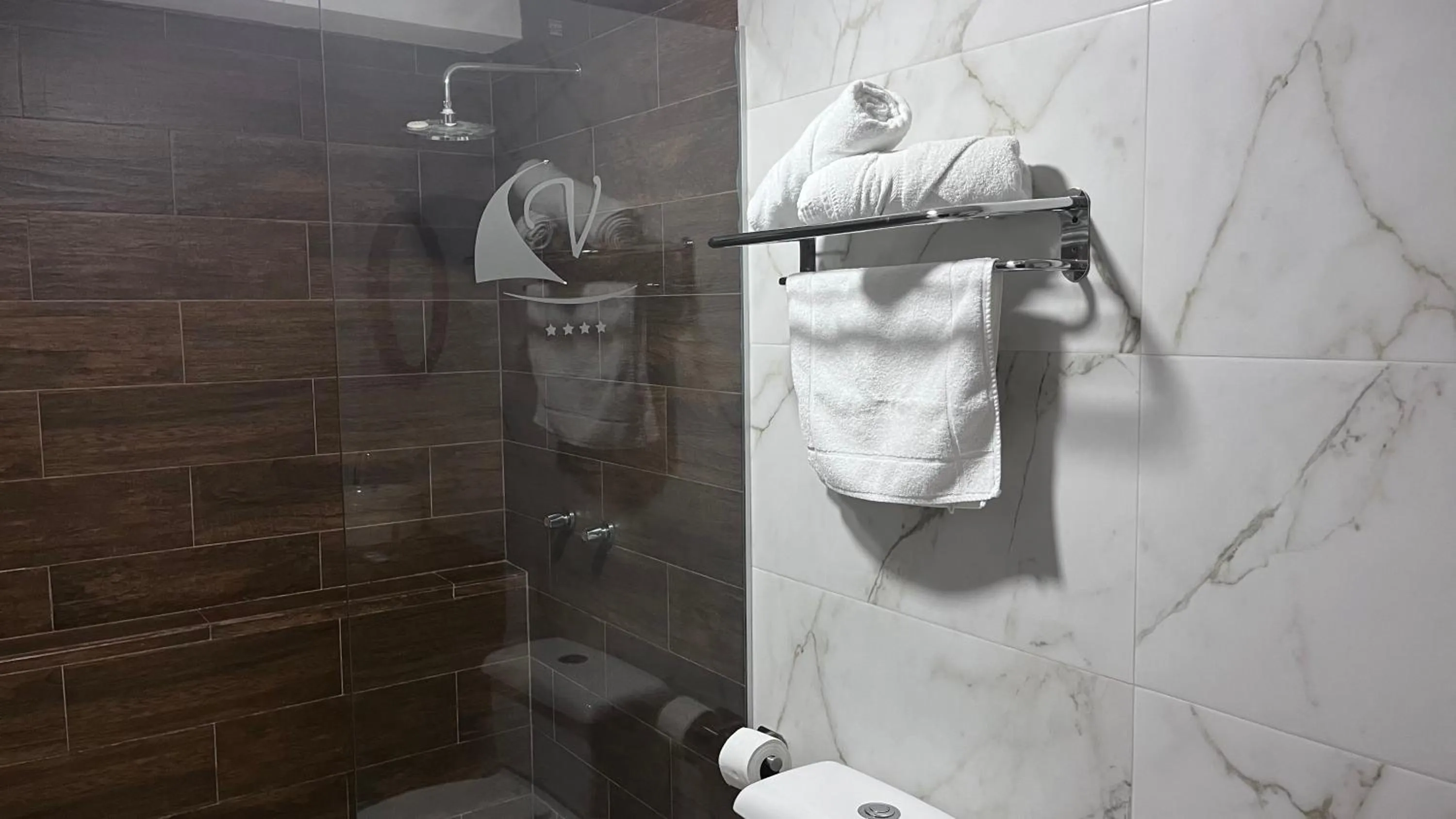 Shower in Hotel Varadero Internacional