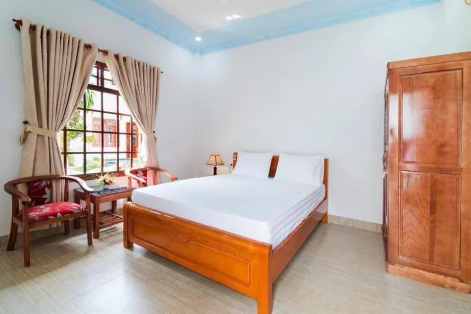Bedroom, Bed in Wings Bungalow