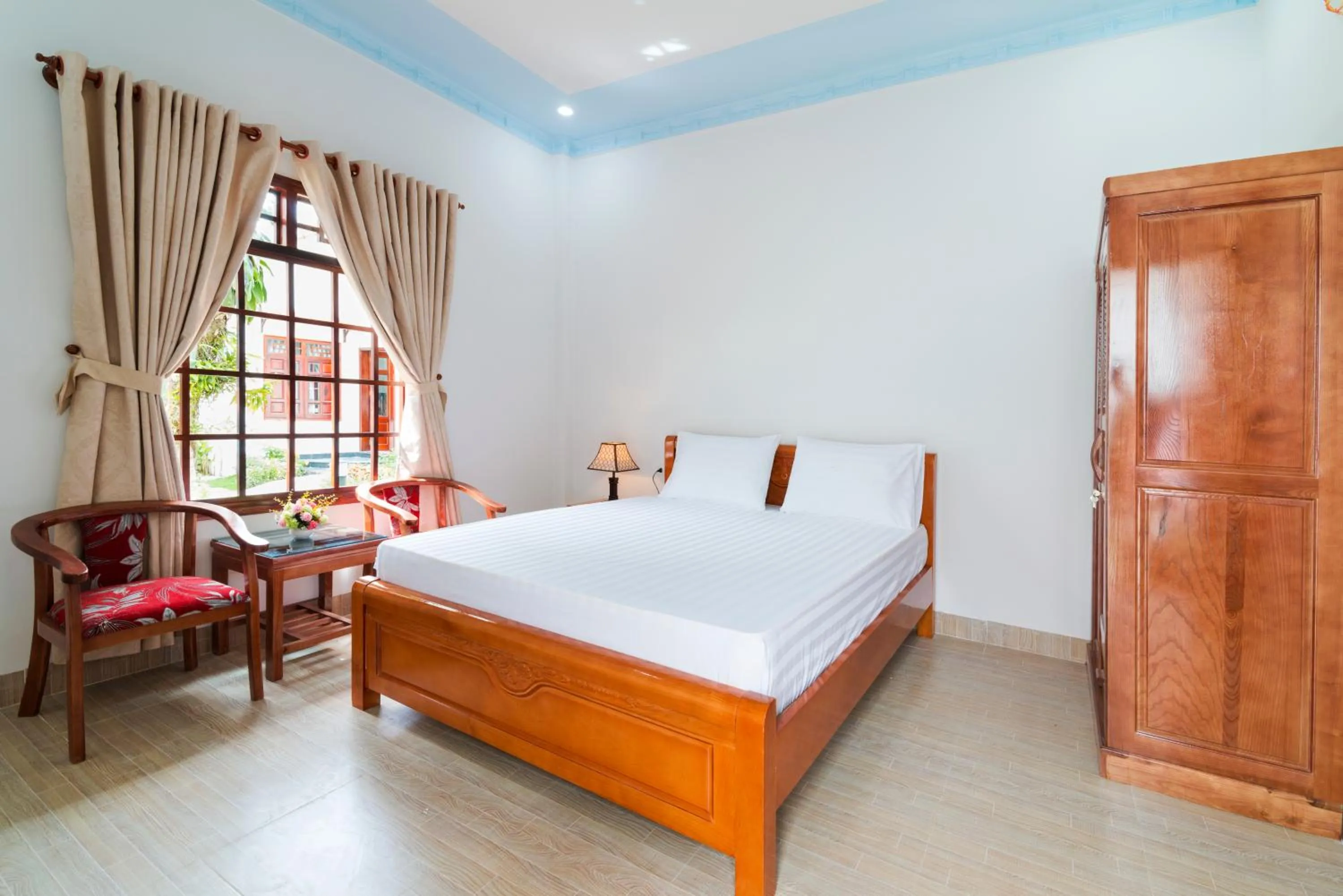 Bedroom, Bed in Wings Bungalow