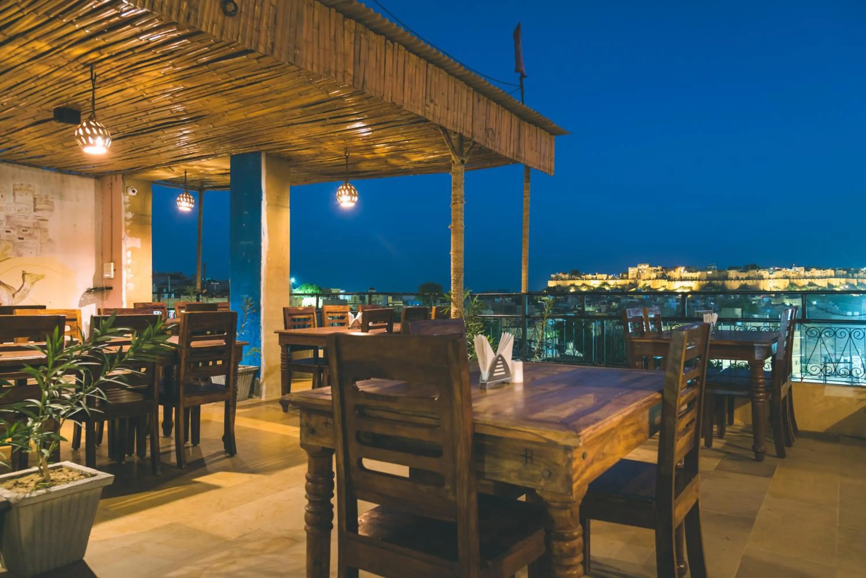 Restaurant/places to eat in Tripli Hotels Prithvi Palace