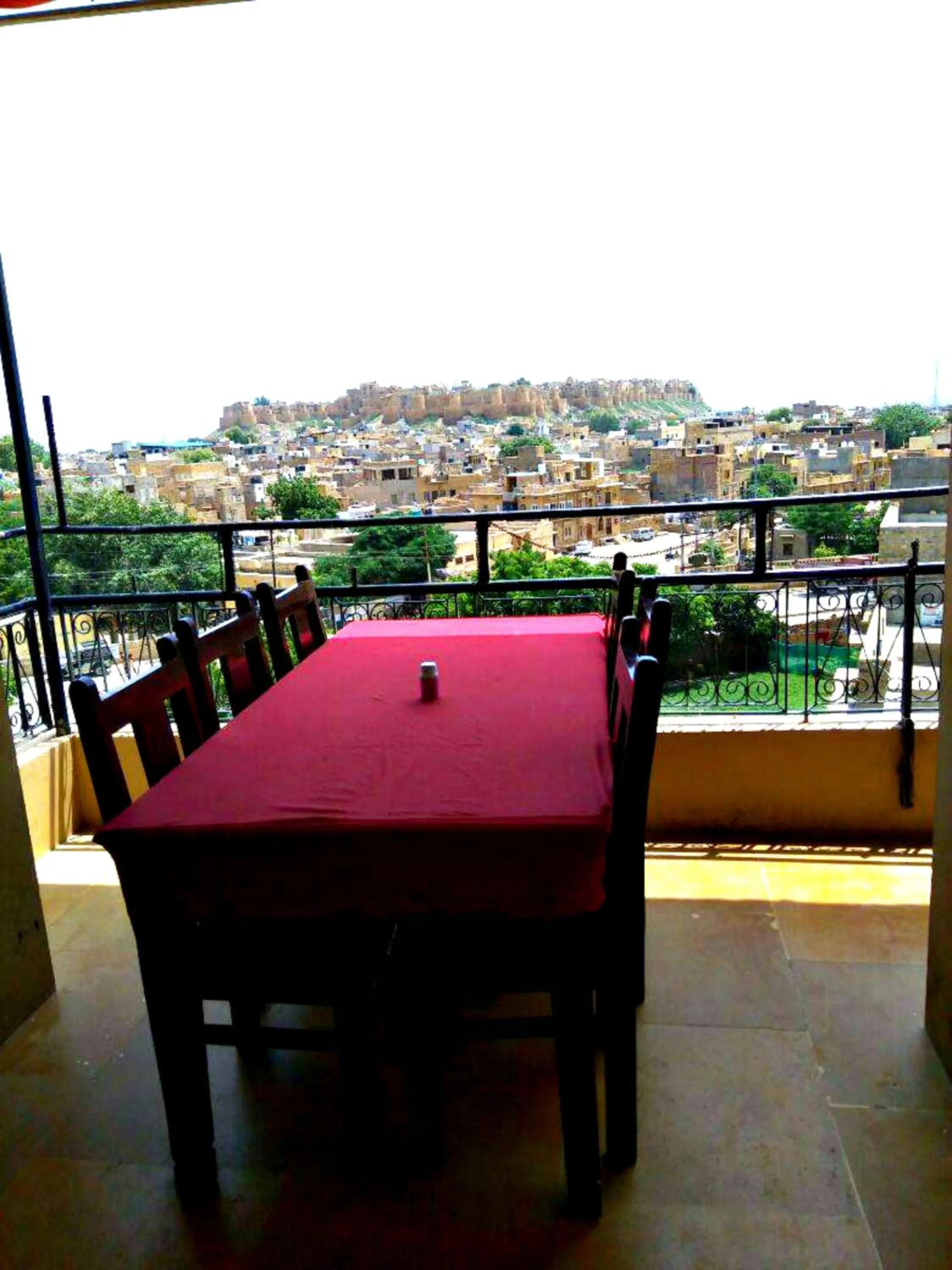 Restaurant/places to eat in Tripli Hotels Prithvi Palace