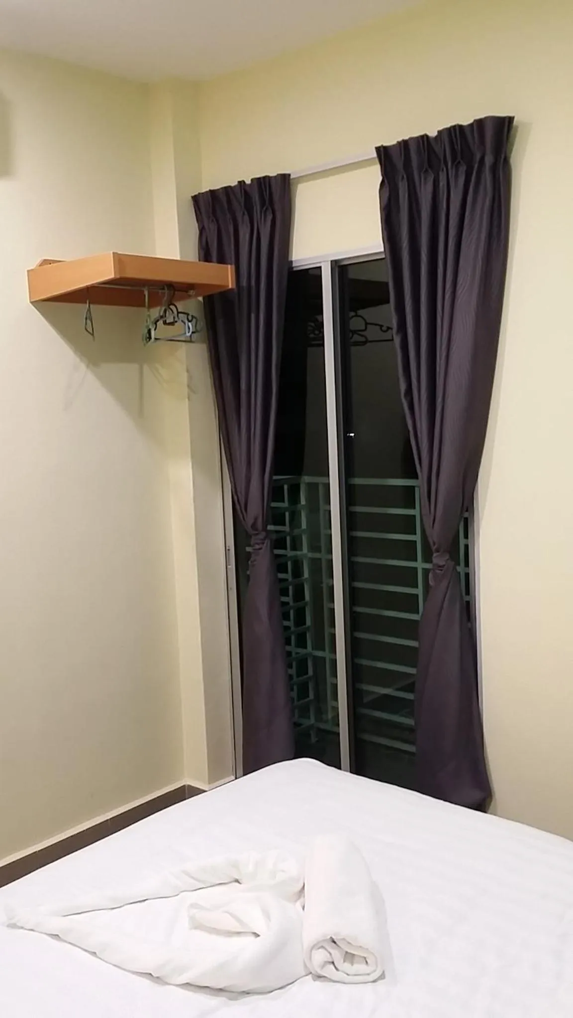 Balcony/Terrace, Bed in Mass Hotel