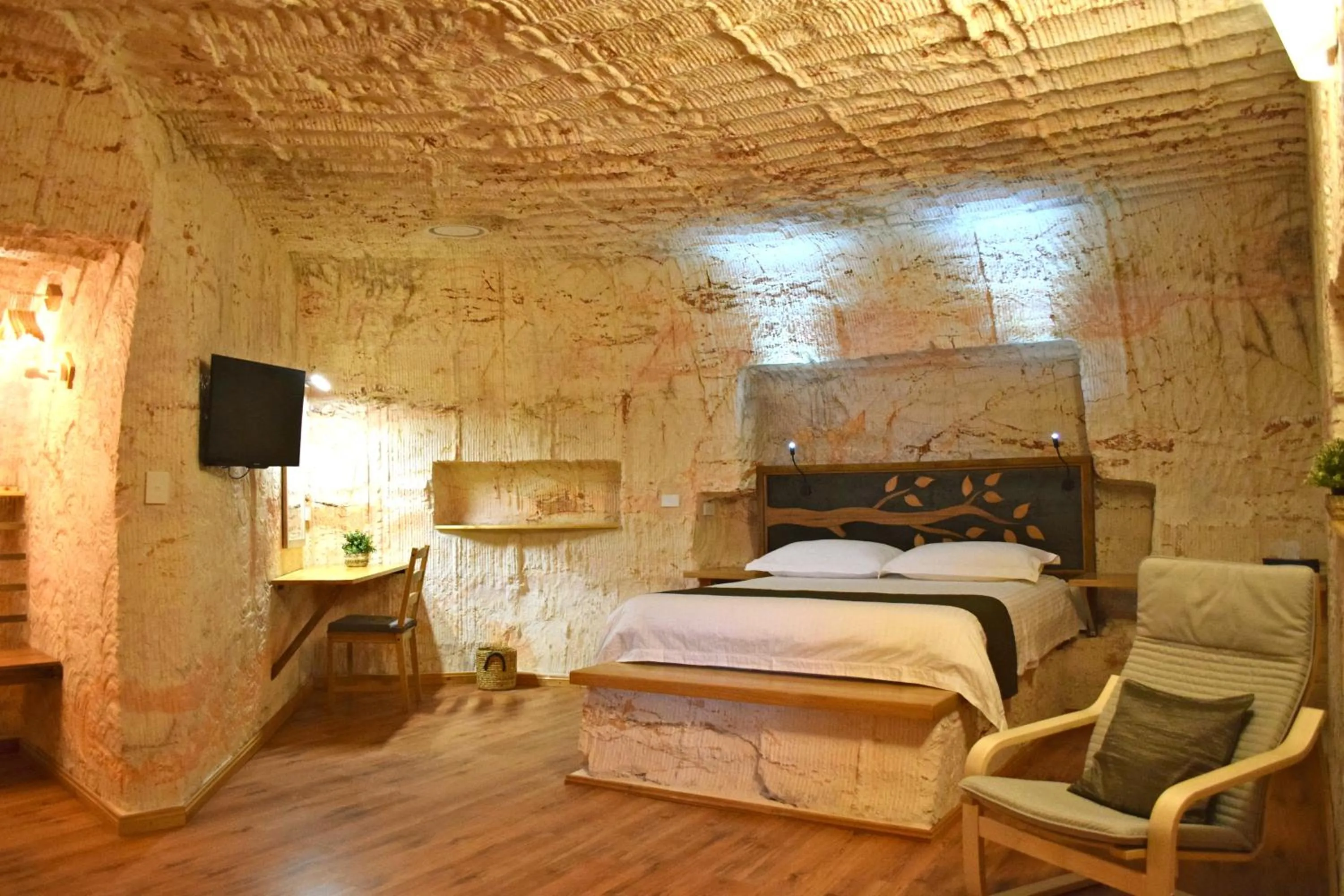 Bedroom, Bed in Dug Out B&B