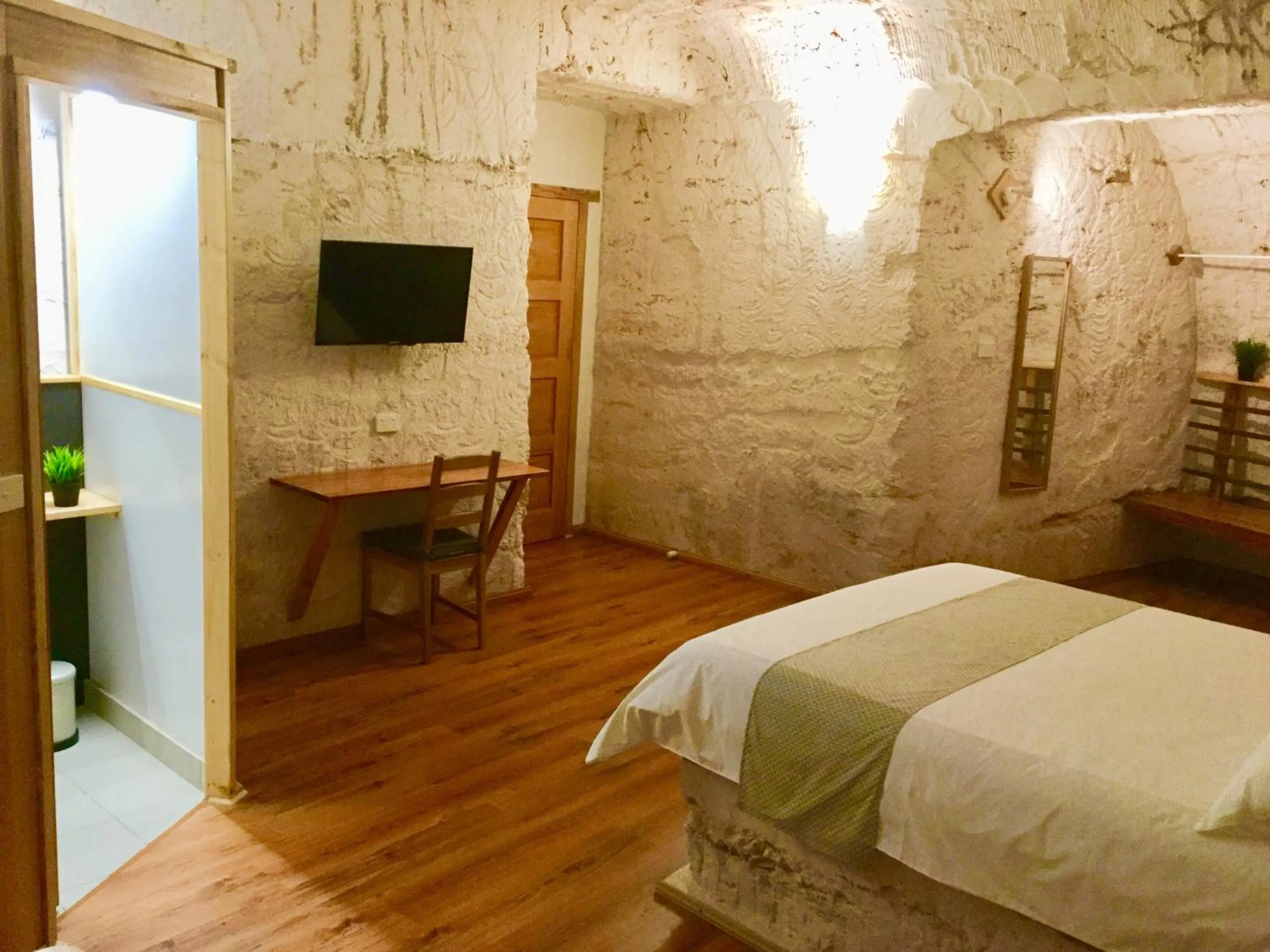 Bedroom, Bed in Dug Out B&B