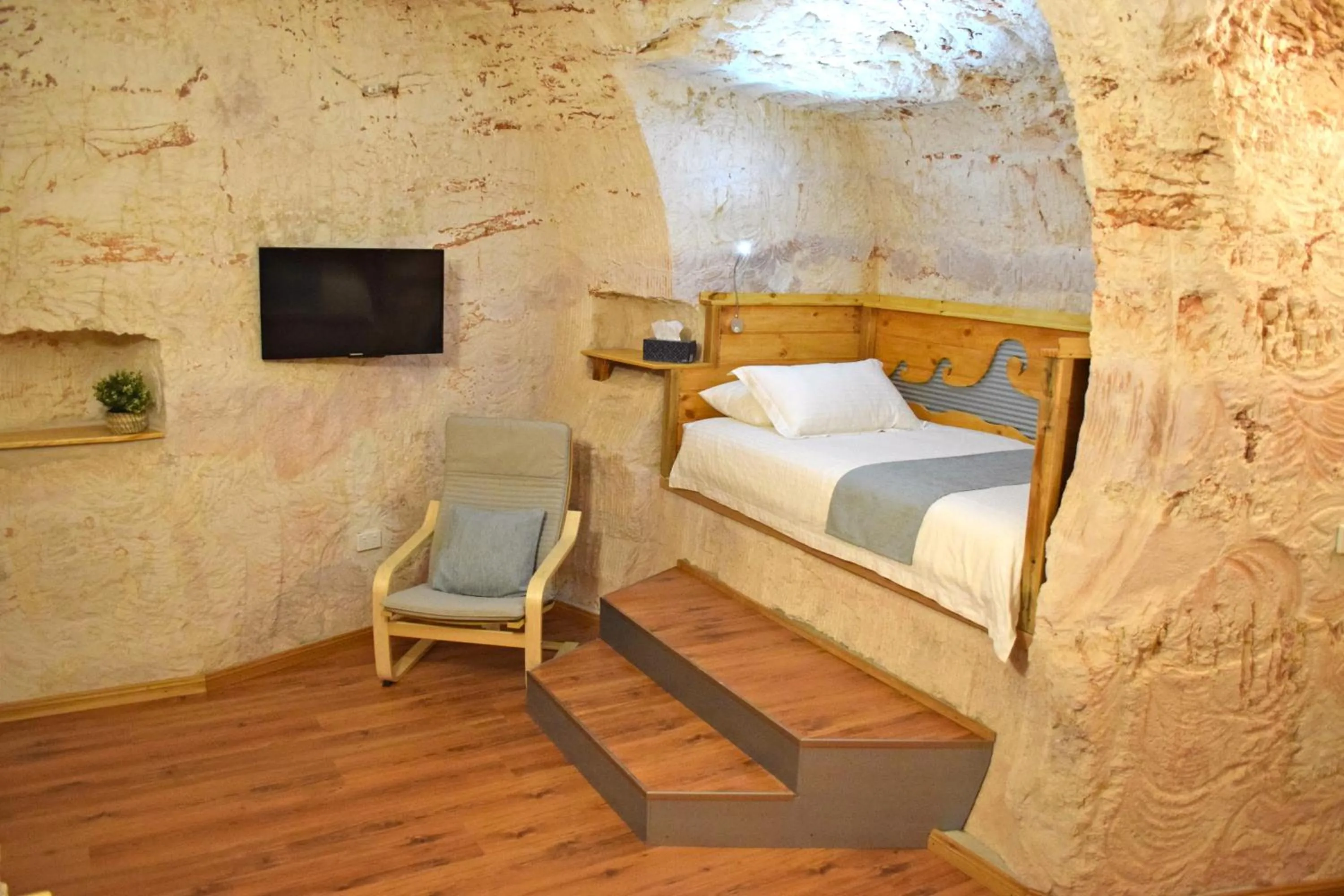 Bedroom, Bed in Dug Out B&B