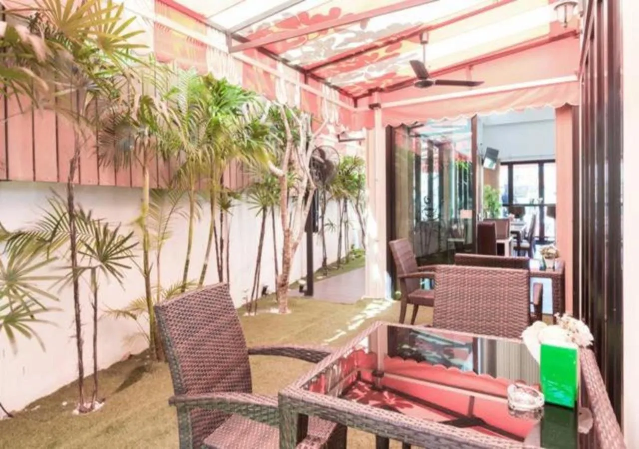 Restaurant/places to eat in Buk Inn Hotel SHA Plus