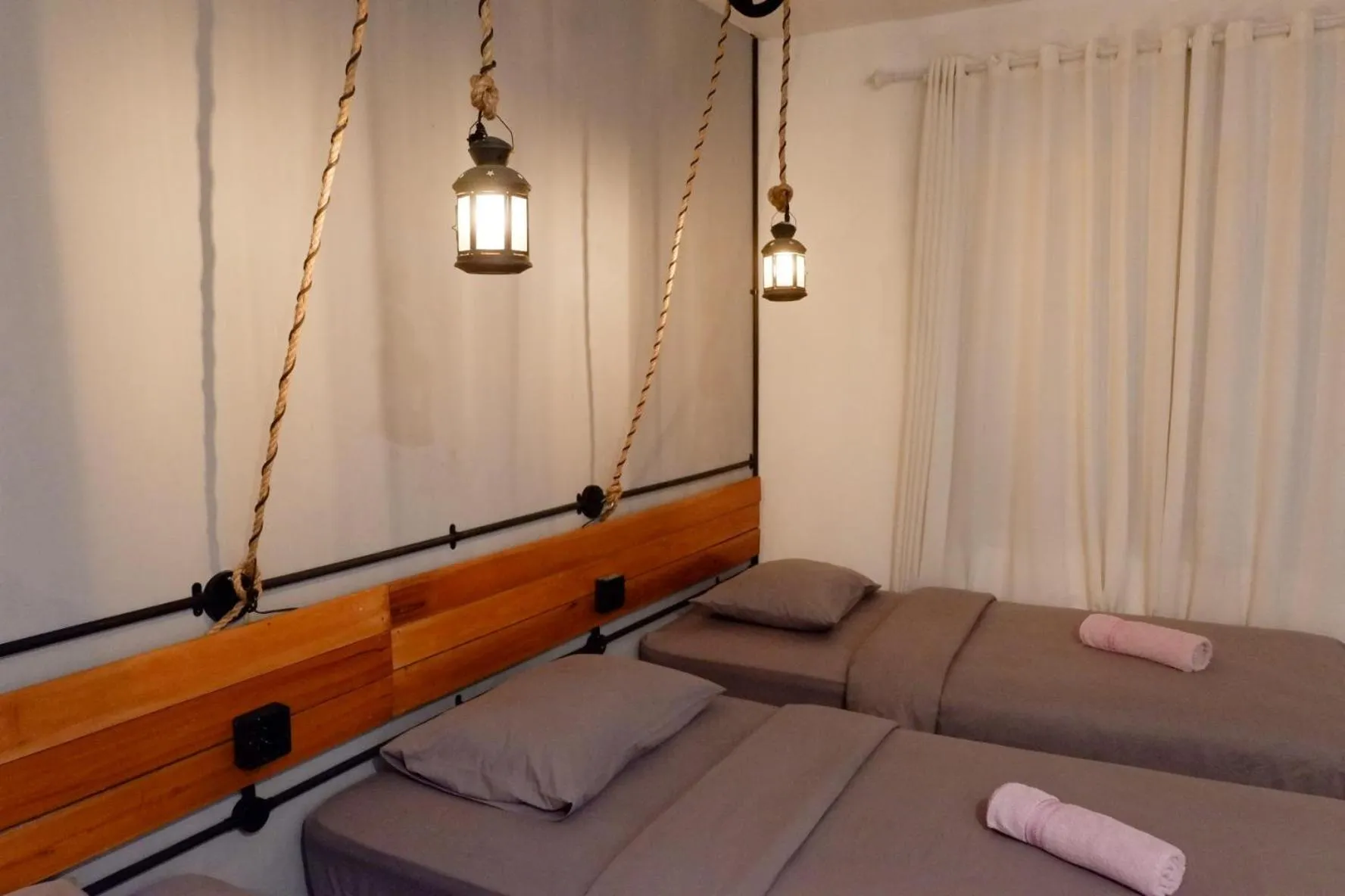 Twin Room with Private Bathroom - single occupancy in Buton Backpacker Lodge