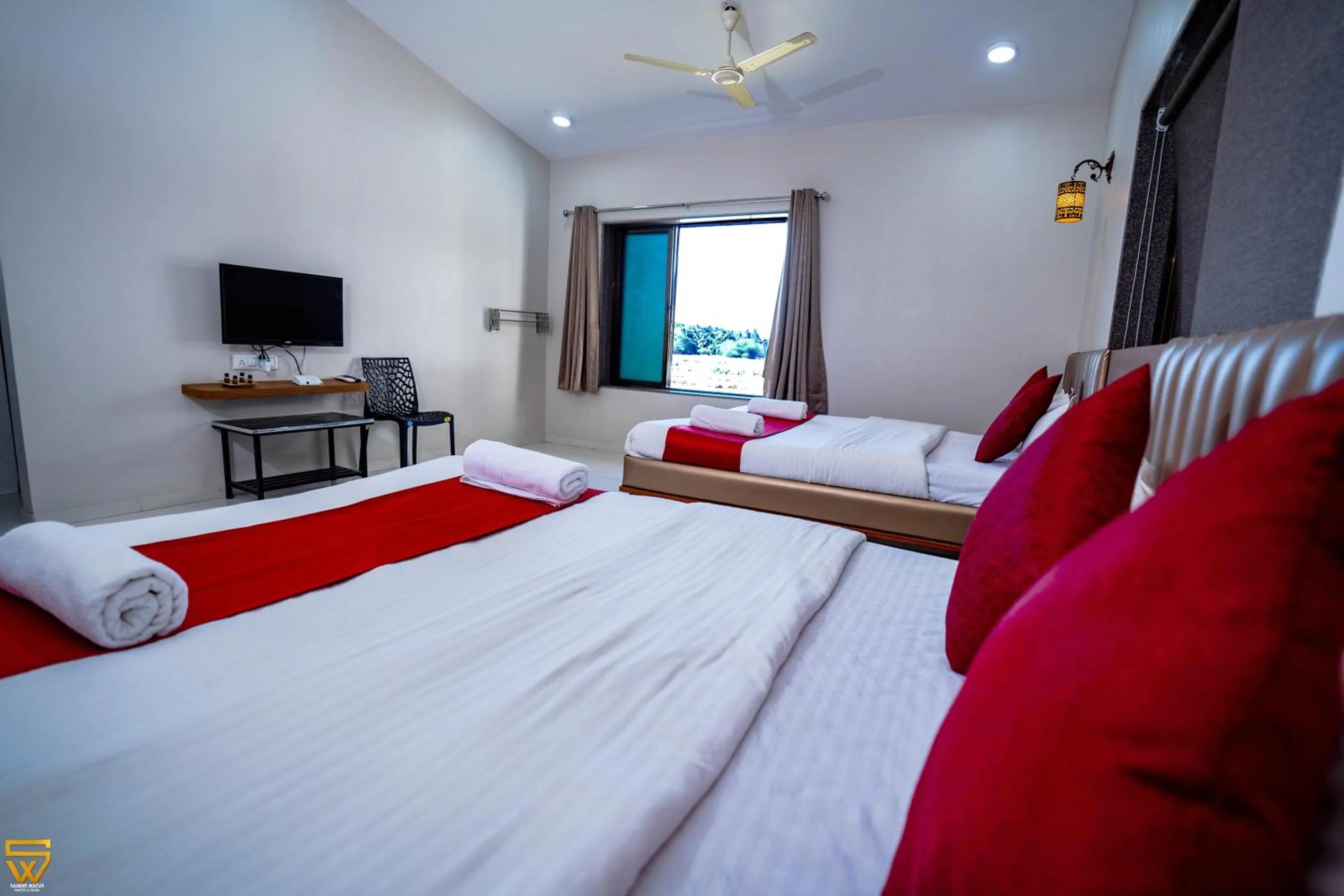 Bed in Lotus The Lake View Resort