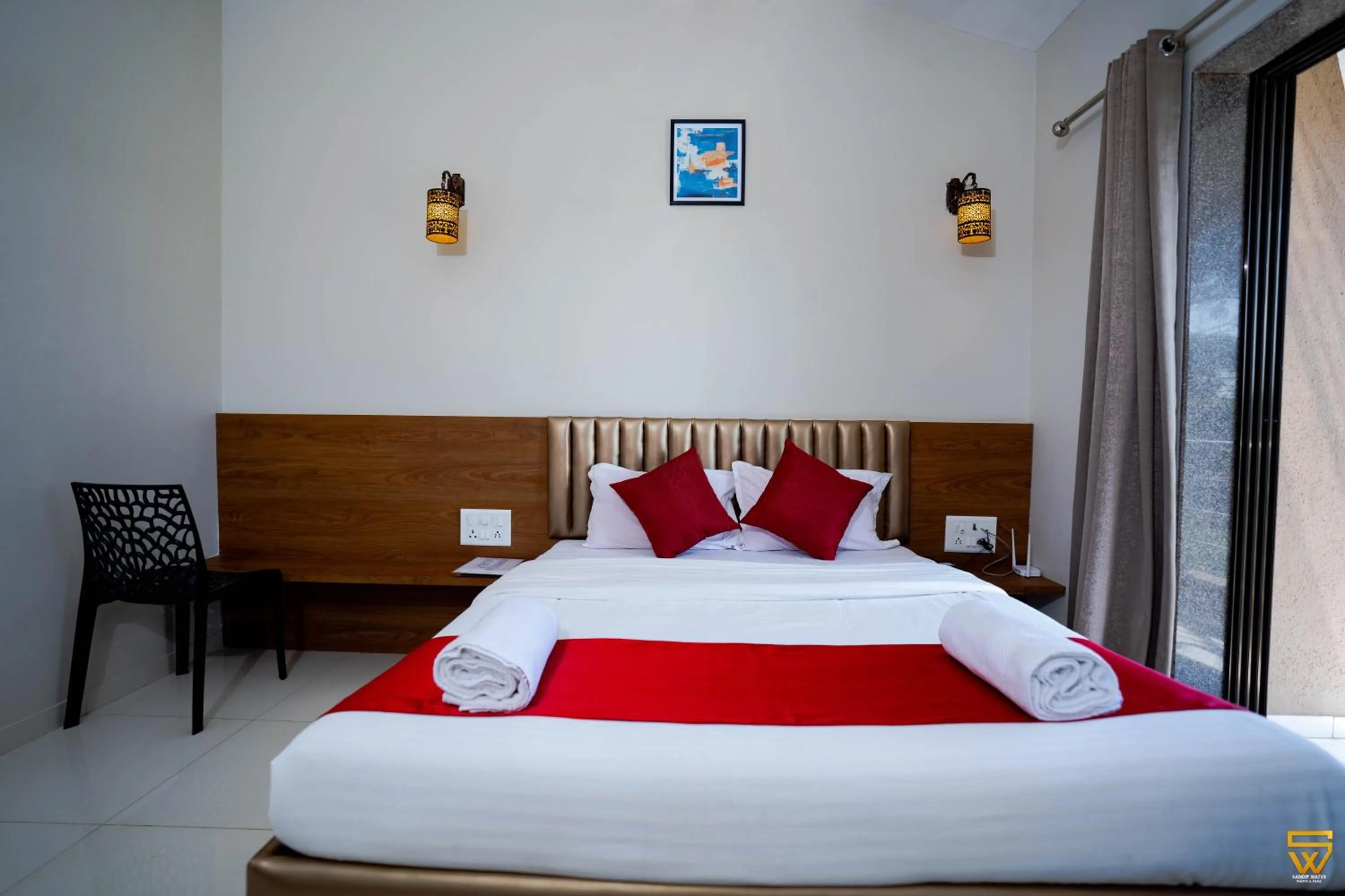 Bed in Lotus The Lake View Resort