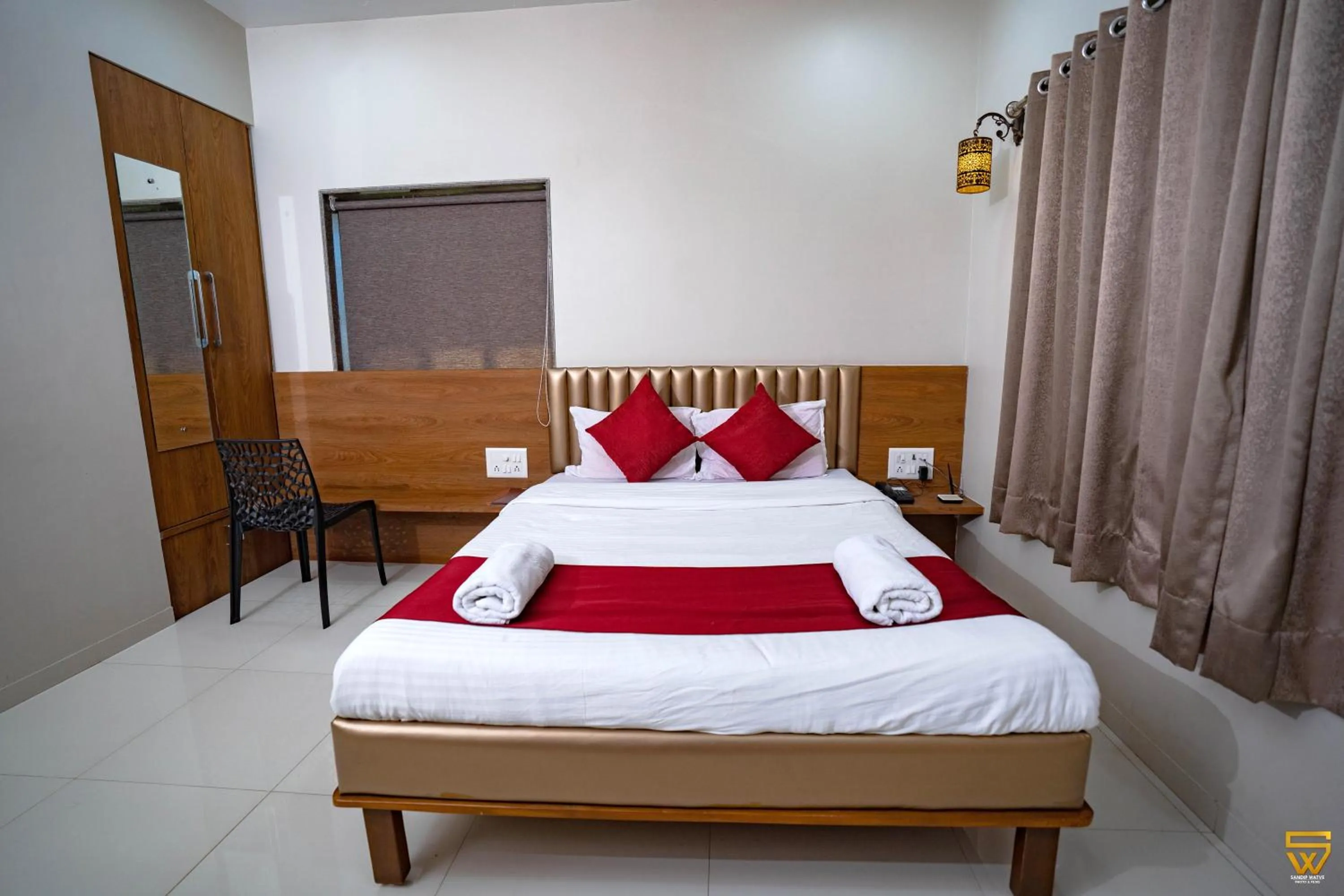 Bed in Lotus The Lake View Resort