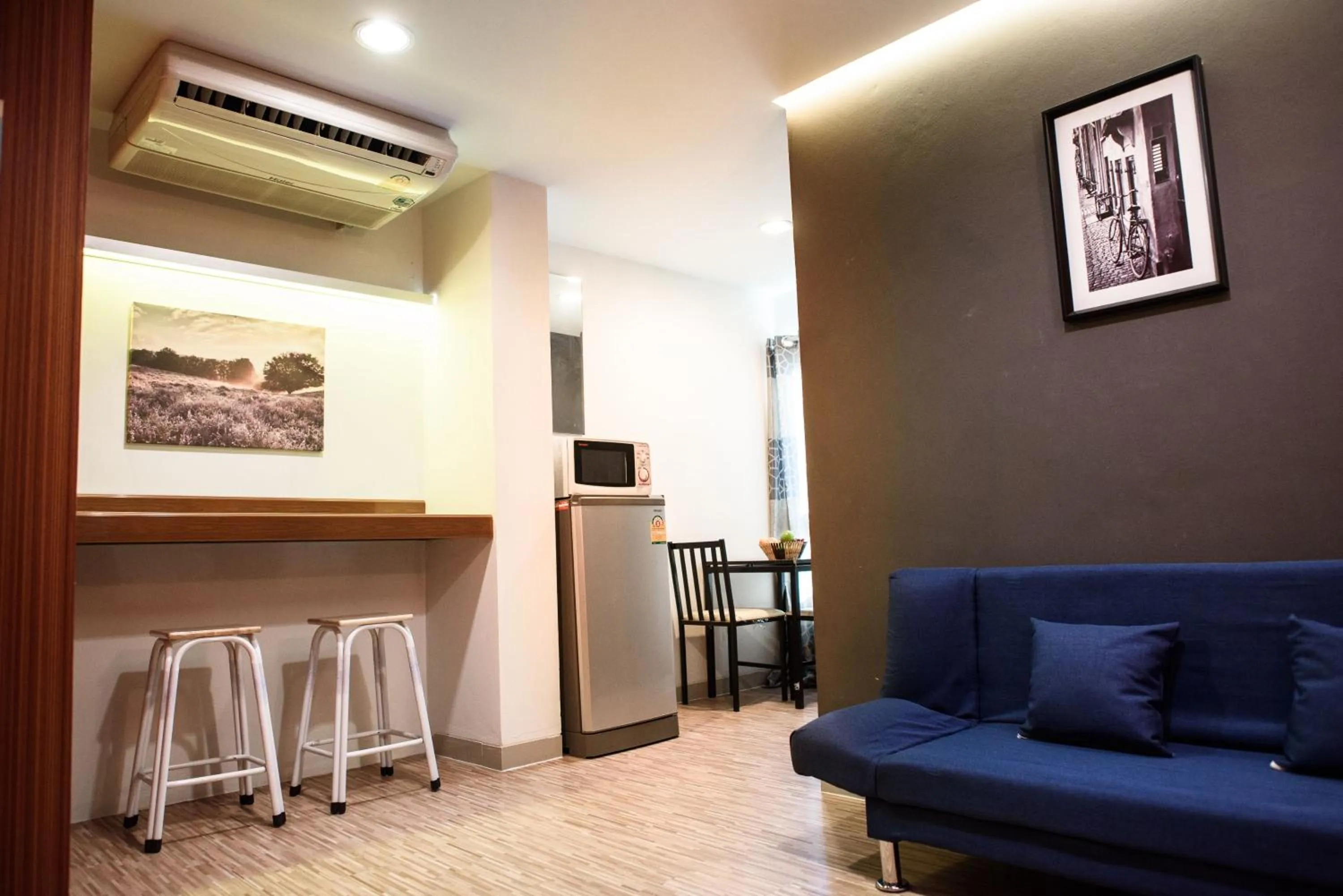 Dining area in 48 Metro Hotel